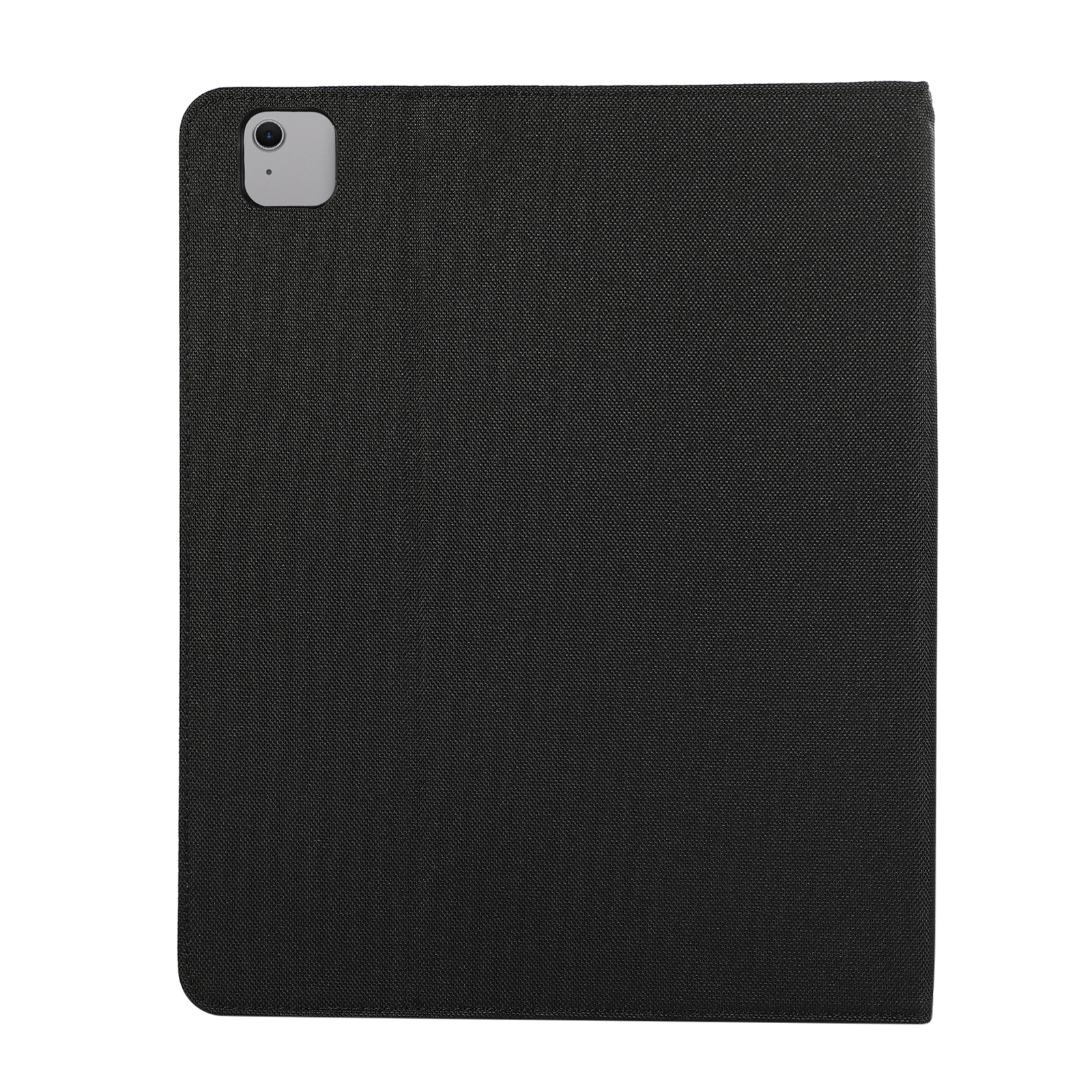 Geschlossene schwarze iPad-Hülle mit Kameraausschnitt, strukturierte Oberfläche, auf weißem Hintergrund.