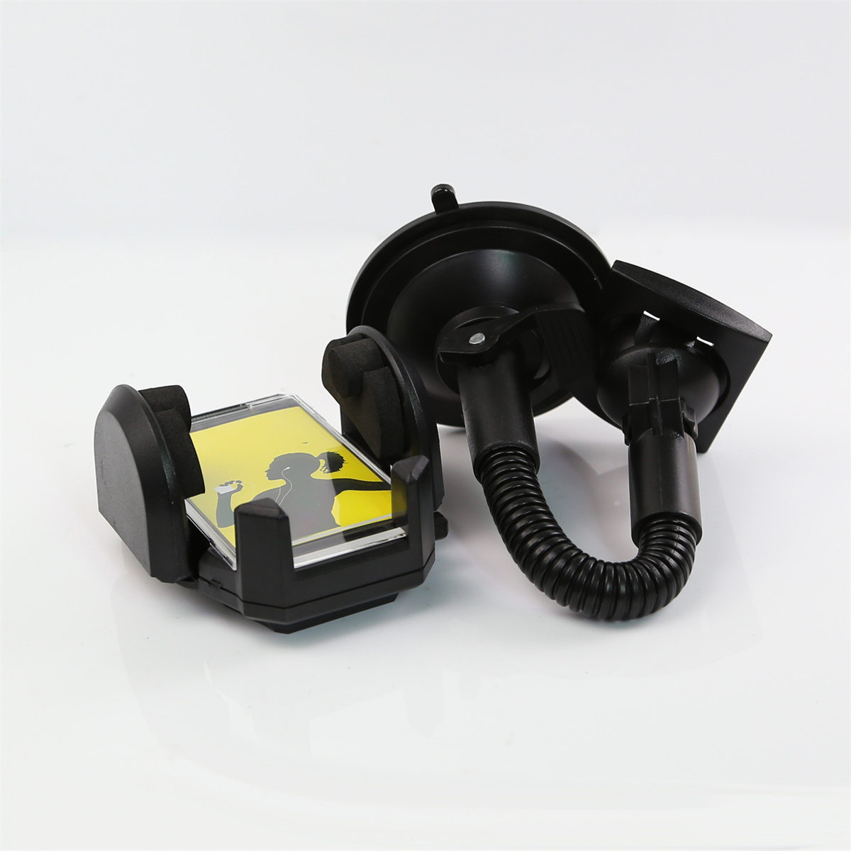 Schwarzer Autotelefonhalter, mit einem Telefon auf weißem Hintergrund.