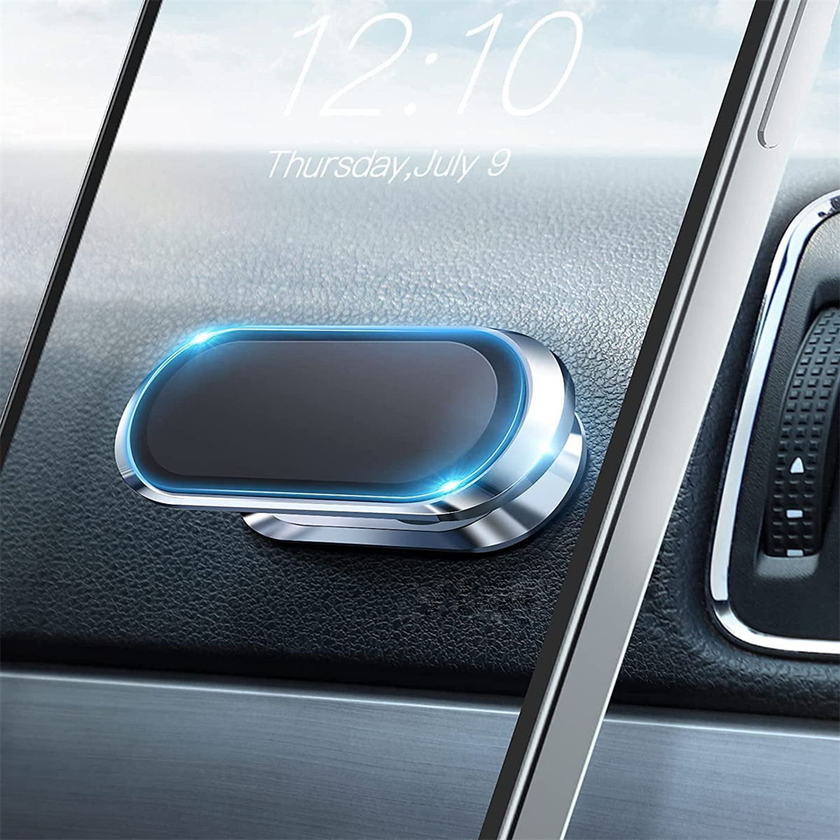 Eine Telefonhalterung auf dem Armaturenbrett eines Autos. Das Telefon befindet sich in der Halterung.