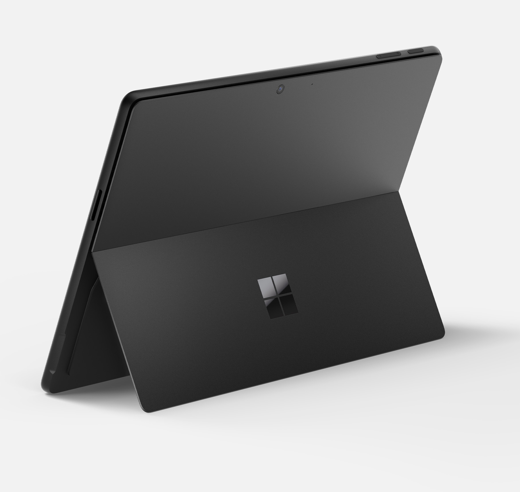 Ein schwarzes Tablet mit Ständer. Das Microsoft-Logo ist auf dem Ständer sichtbar.