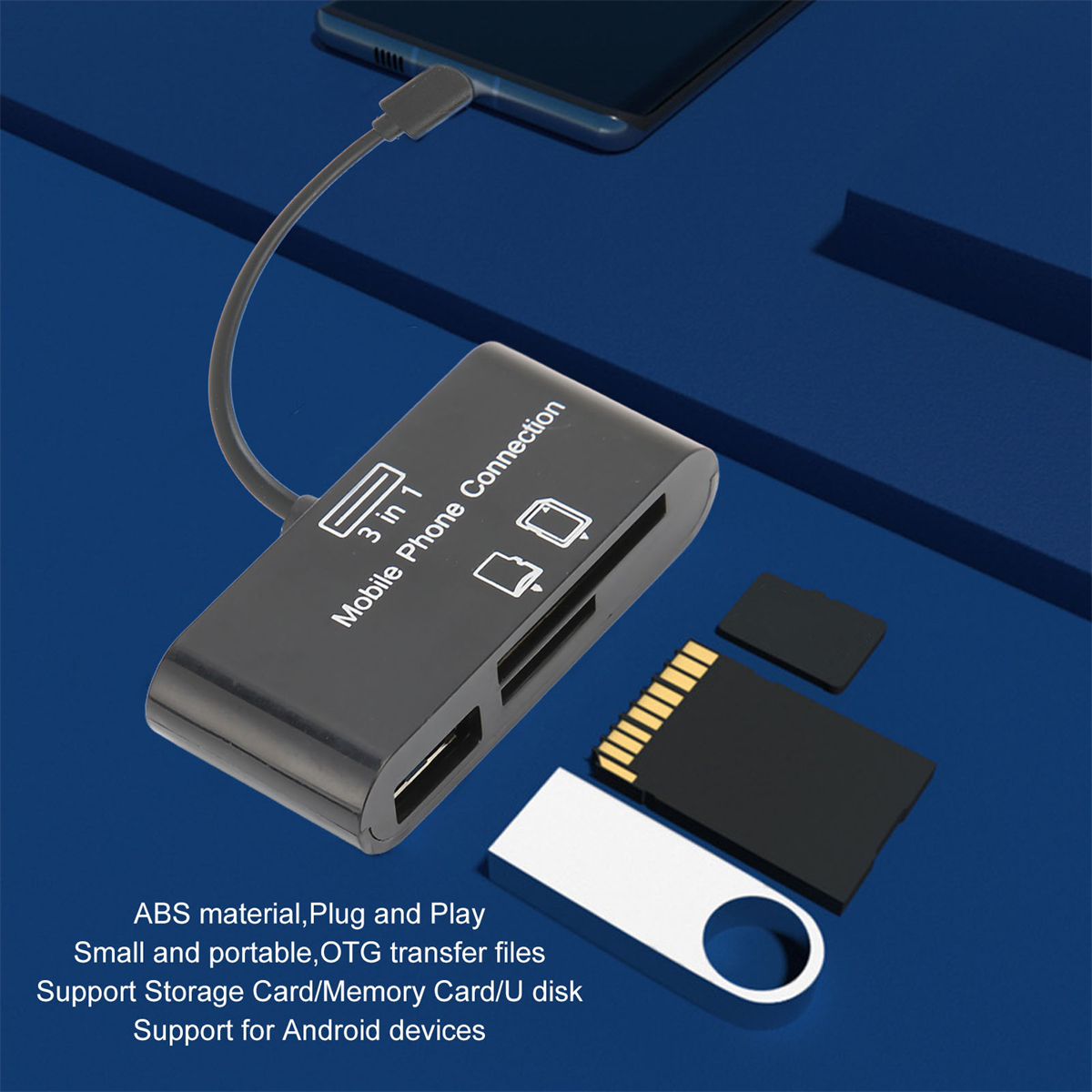 Schwarzes 3-in-1-Mobiltelefon-Verbindungsgerät mit SD-Karte und USB-Stick, blauer Hintergrund.