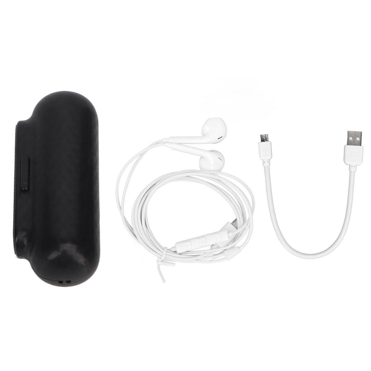 Schwarzes Gerät, weiße Ohrhörer und ein USB-Kabel. Die Objekte liegen auf einer weißen Oberfläche.