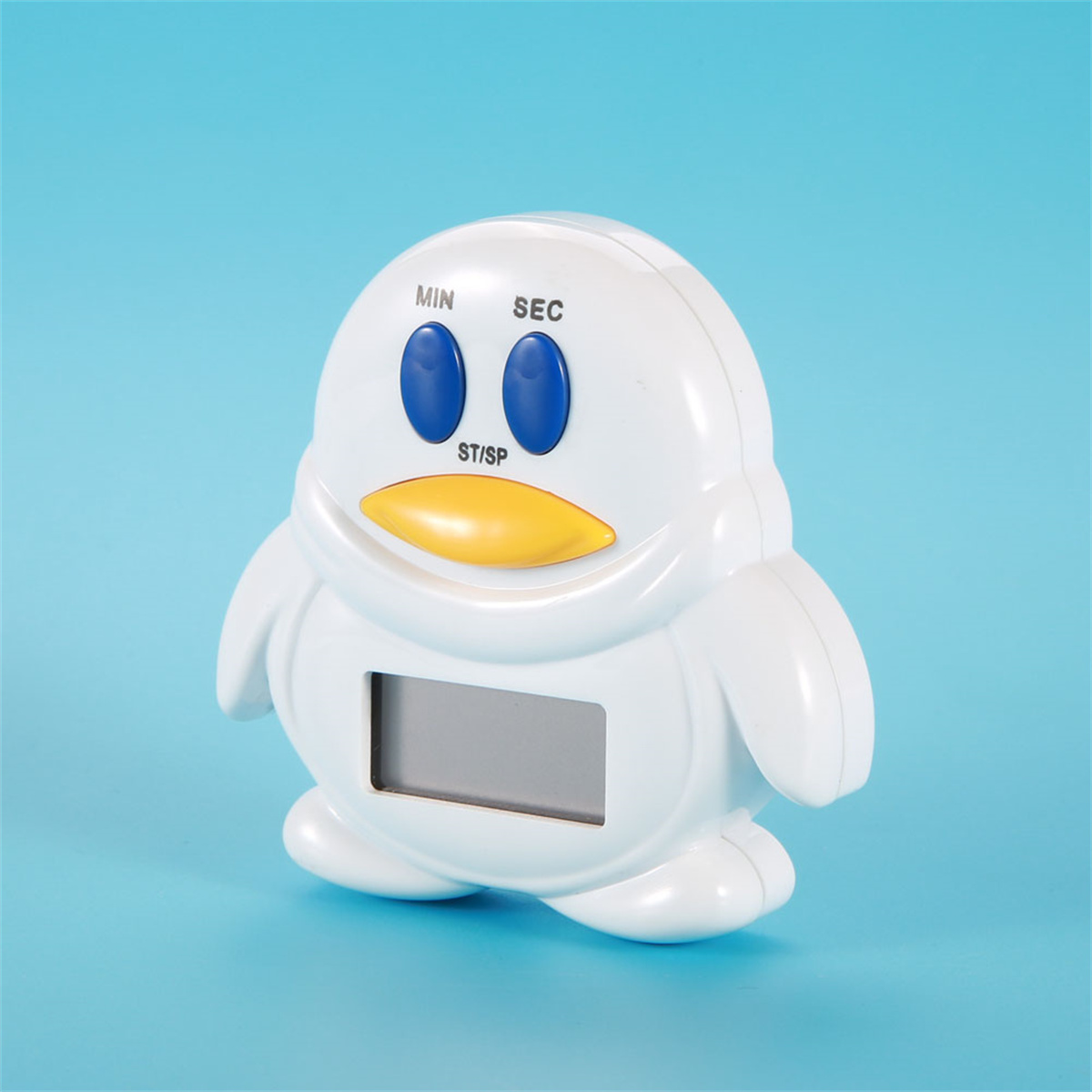 Weißer pinguinförmiger Timer mit Digitalanzeige und blauen Knöpfen. Auf blauem Hintergrund.
