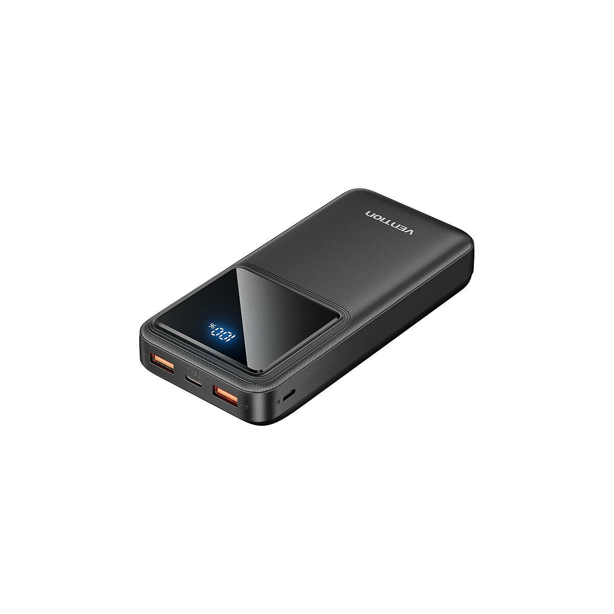 Schwarze Powerbank mit Display und orangefarbenen Anschlüssen. Weißer Hintergrund.