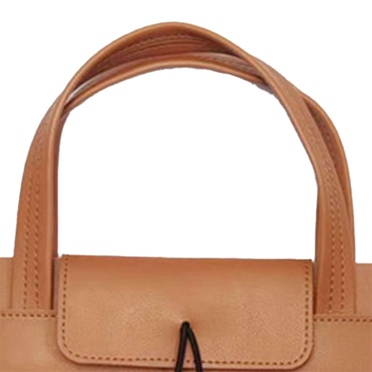 Hellbraune Ledertasche mit Henkel und Verschluss. Die Tasche ist leer.