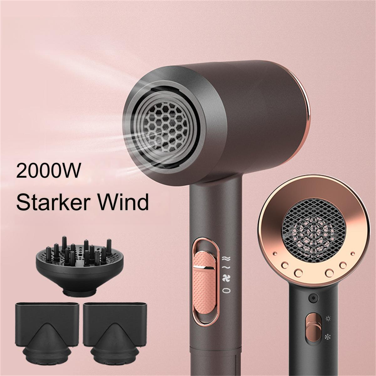 Ein Haartrockner mit Aufsätzen und Text: 2000W, Starker Wind.