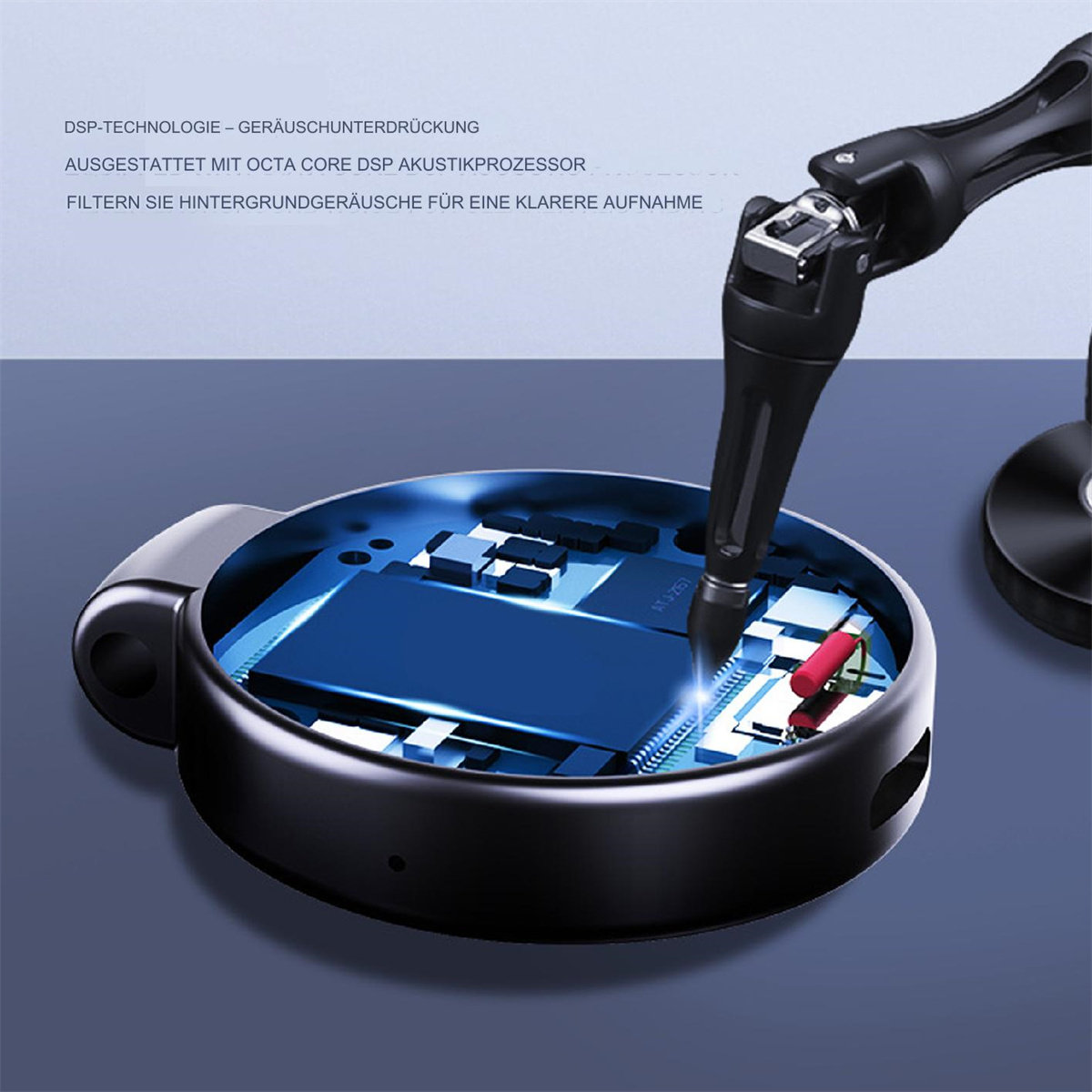 Schwarzes Gerät mit blauem Innenraum und mechanischem Arm. Es zeigt interne Schaltkreise und Komponenten.