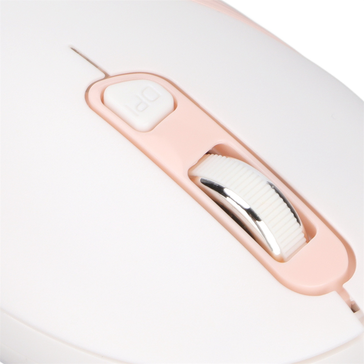 Nahaufnahme einer weißen und rosa Computermaus. Scrollrad und DPI-Taste sichtbar.