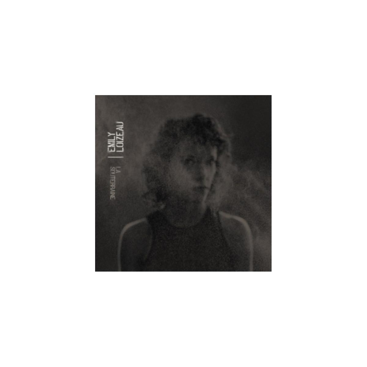 Copertina dell'album con Emily Loizeau. Mostra una donna in un ambiente scuro con testo.