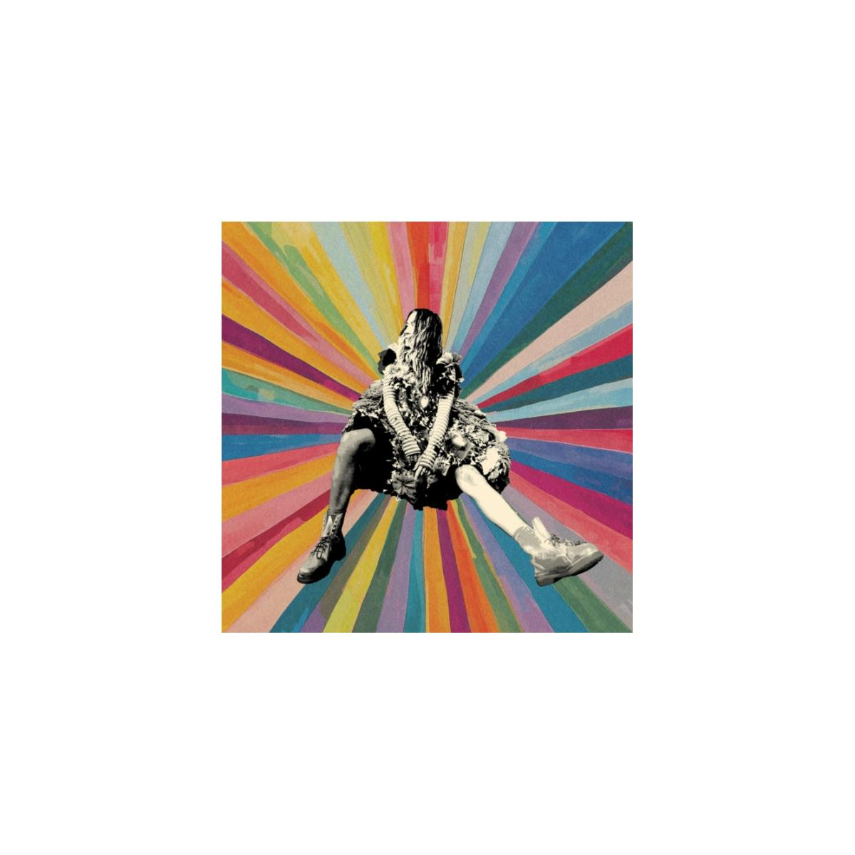 Una copertina di un album con una donna seduta contro uno sfondo colorato, con un effetto arcobaleno.