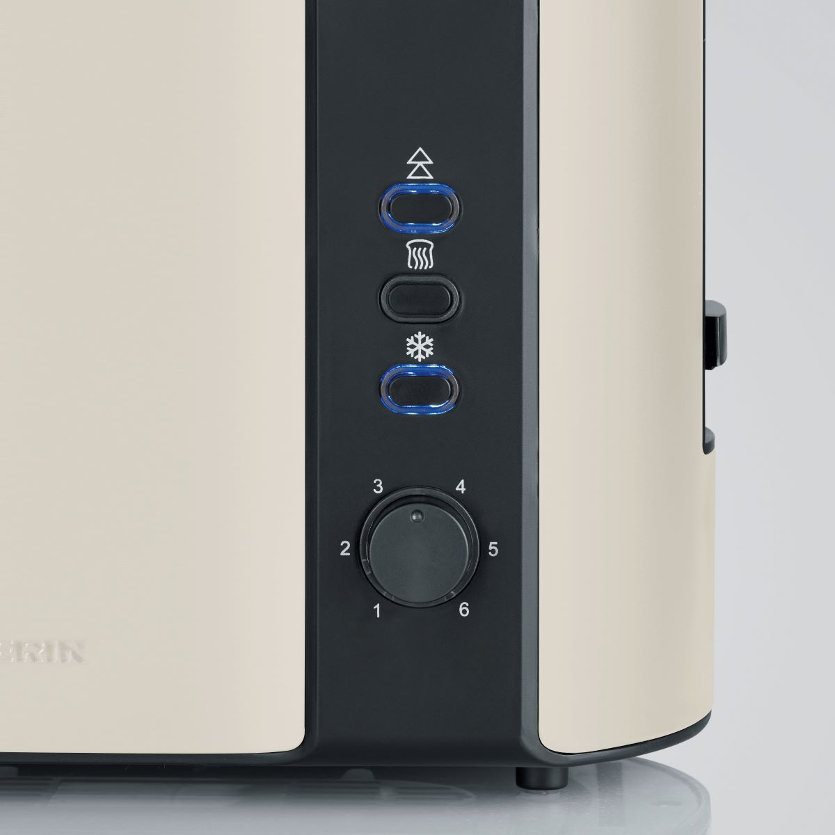 Kremowy toster z czarnymi elementami sterującymi. Posiada przyciski i pokrętło do ustawień tostów.