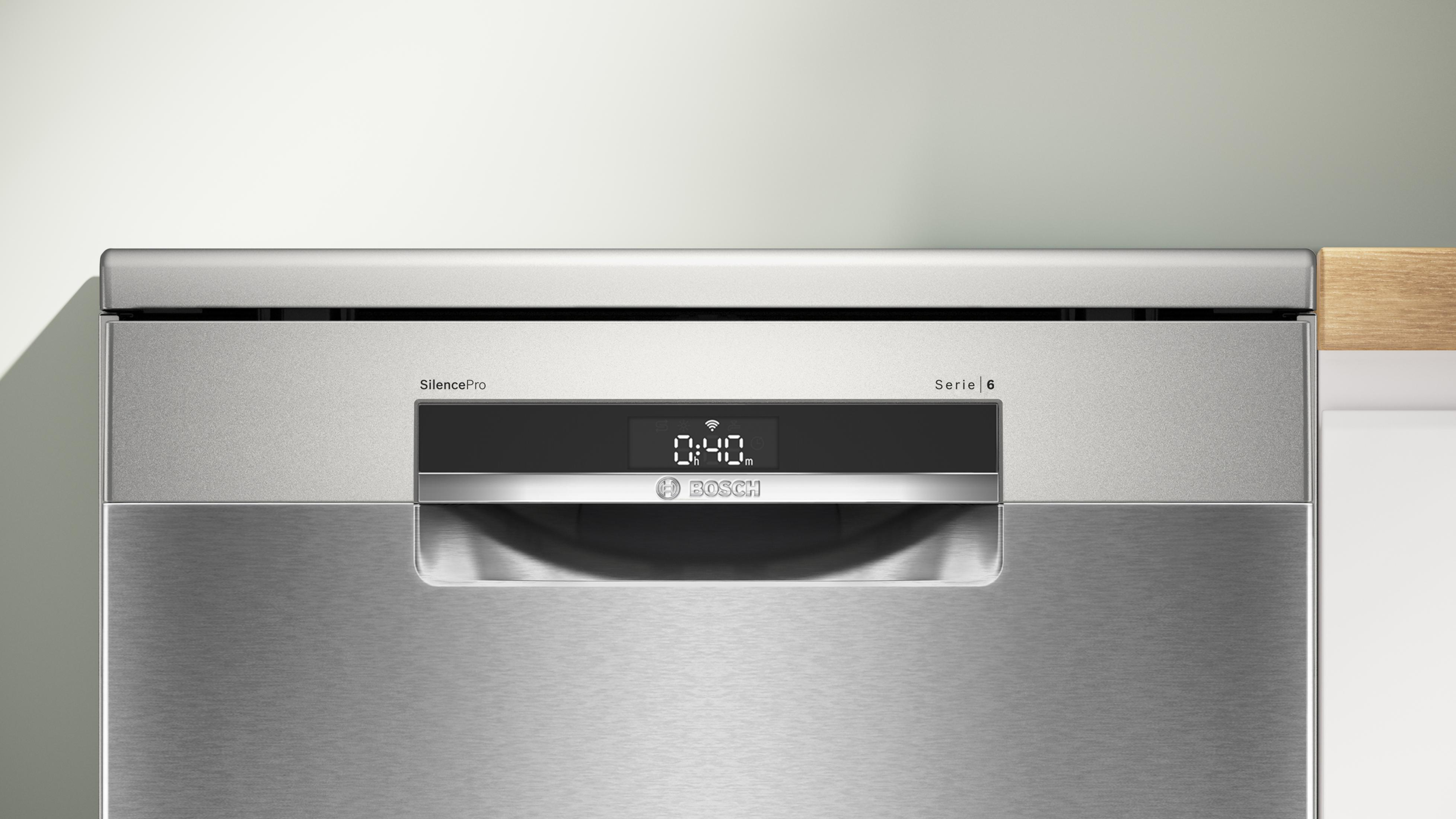 Frontale lavastoviglie Bosch in acciaio inox con display dell'ora.