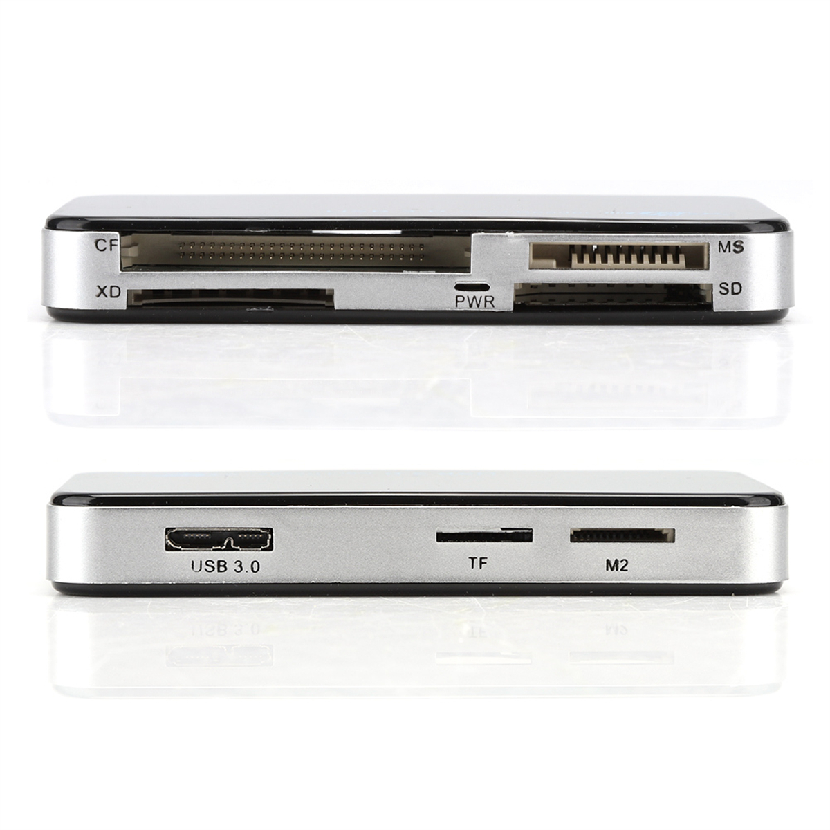 Ein silbernes Kartenlesegerät mit USB 3.0, CF, XD, MS, SD, TF und M2 Steckplätzen. Auf weißem Hintergrund.