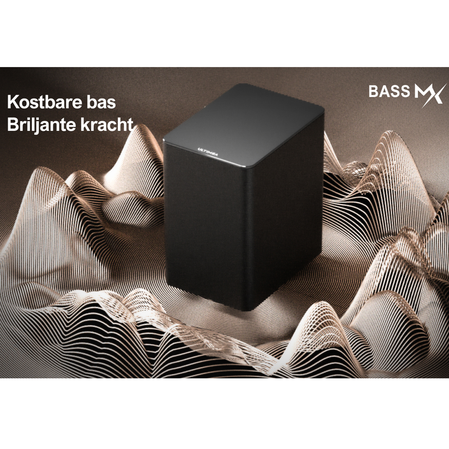 Zwarte speaker op een golvend oppervlak. Tekst: Kostbare bas, briljante kracht.