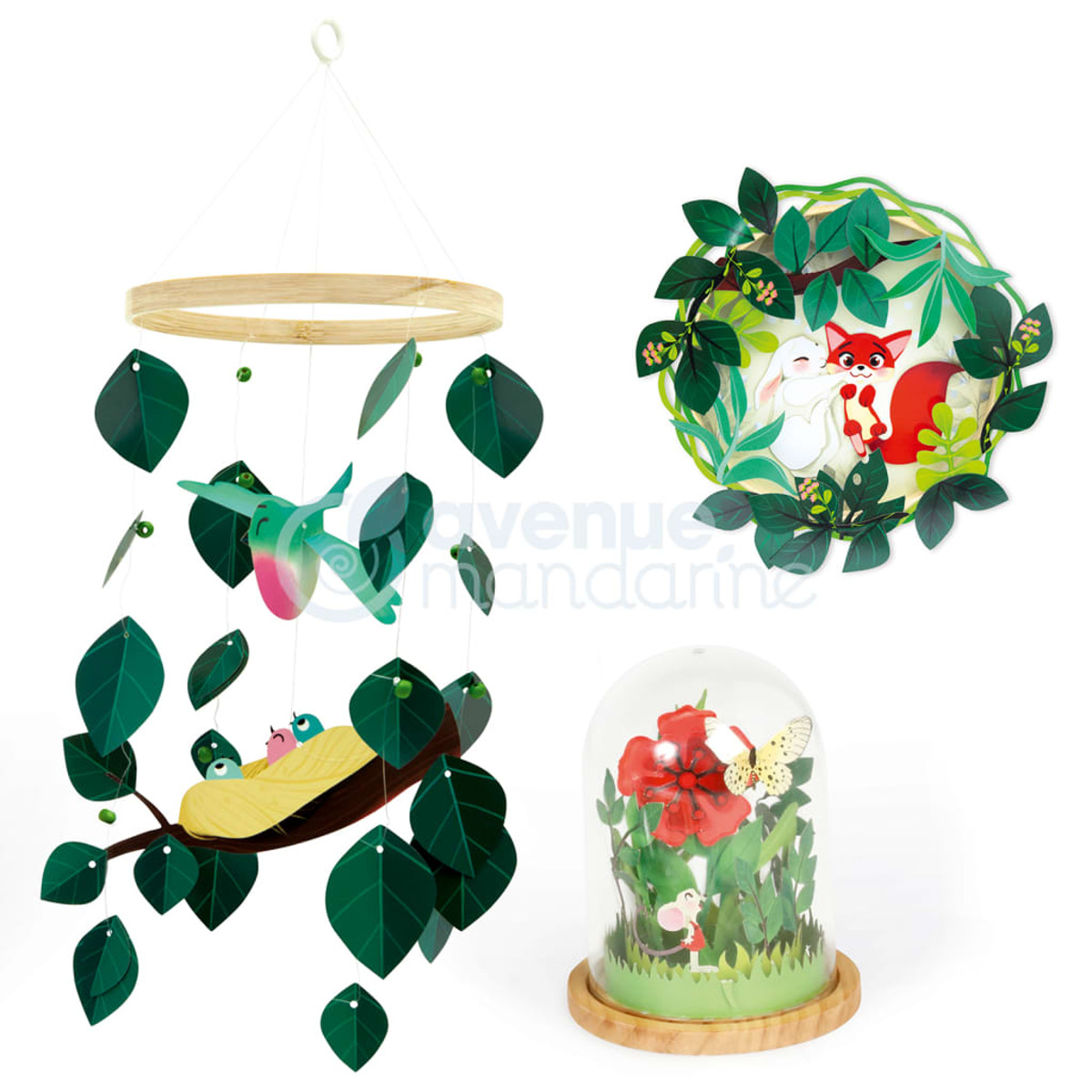 Trzy papierowe dzieła sztuki: mobil z liśćmi i ptakami, scena leśna ze zwierzętami i kwiat w kopule.