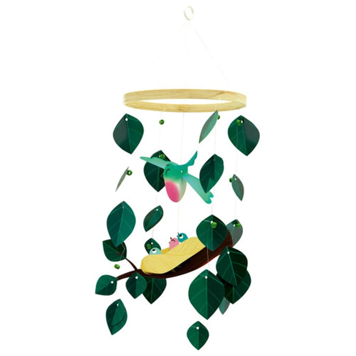 Mobil z drewnianym pierścieniem, zielonymi liśćmi, ptakiem i gniazdem z dwoma ptakami.