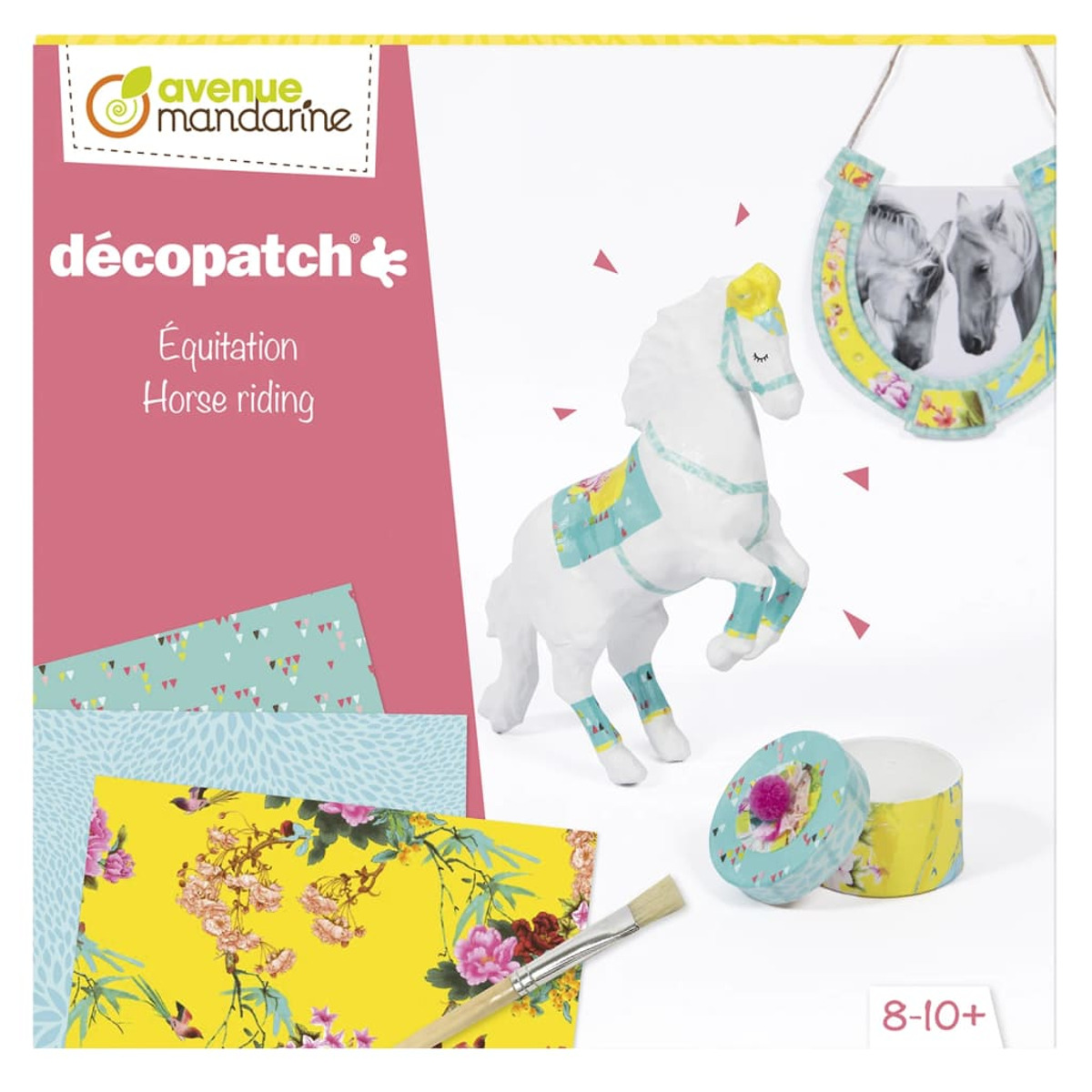 Eine Pferdfigur mit Bastelmaterialien und den Worten 'Horse riding'.