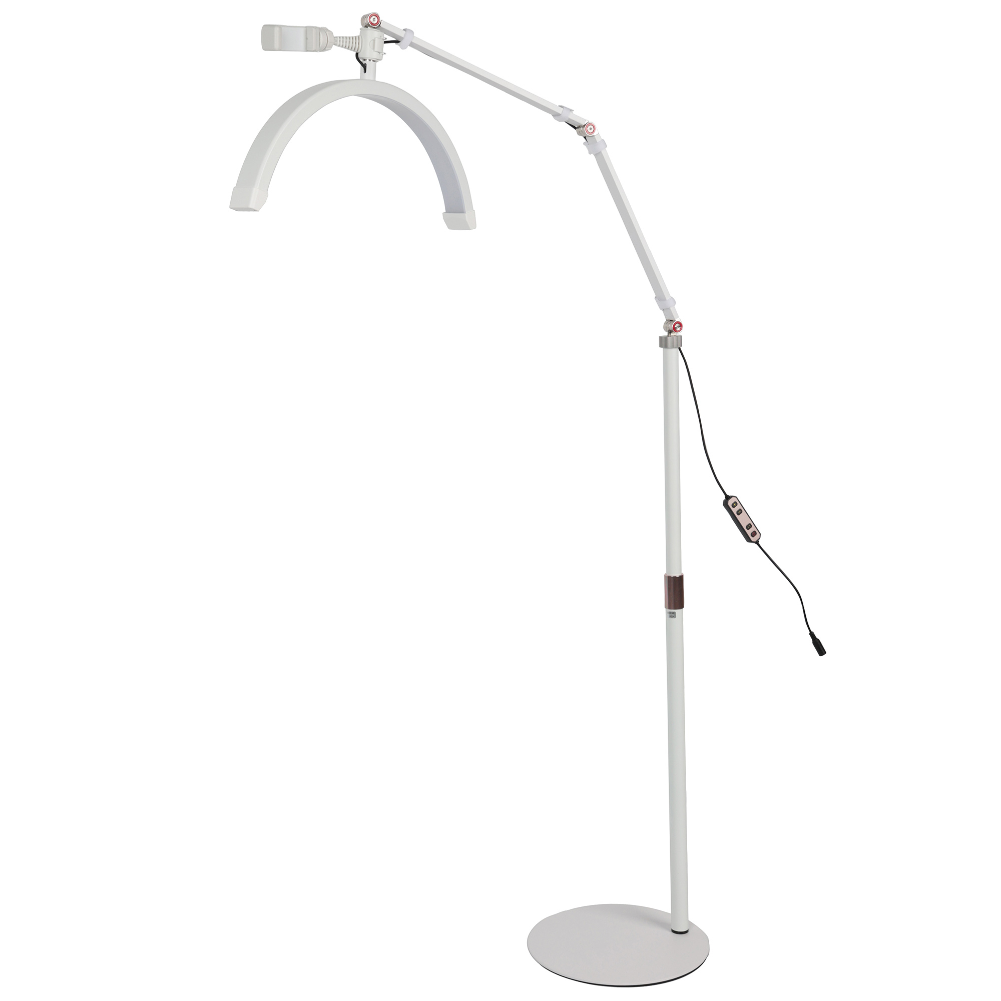Weiße, bogenförmige Stehlampe mit verstellbarem Arm und Licht. Sie hat einen runden Fuß und ein Netzkabel.