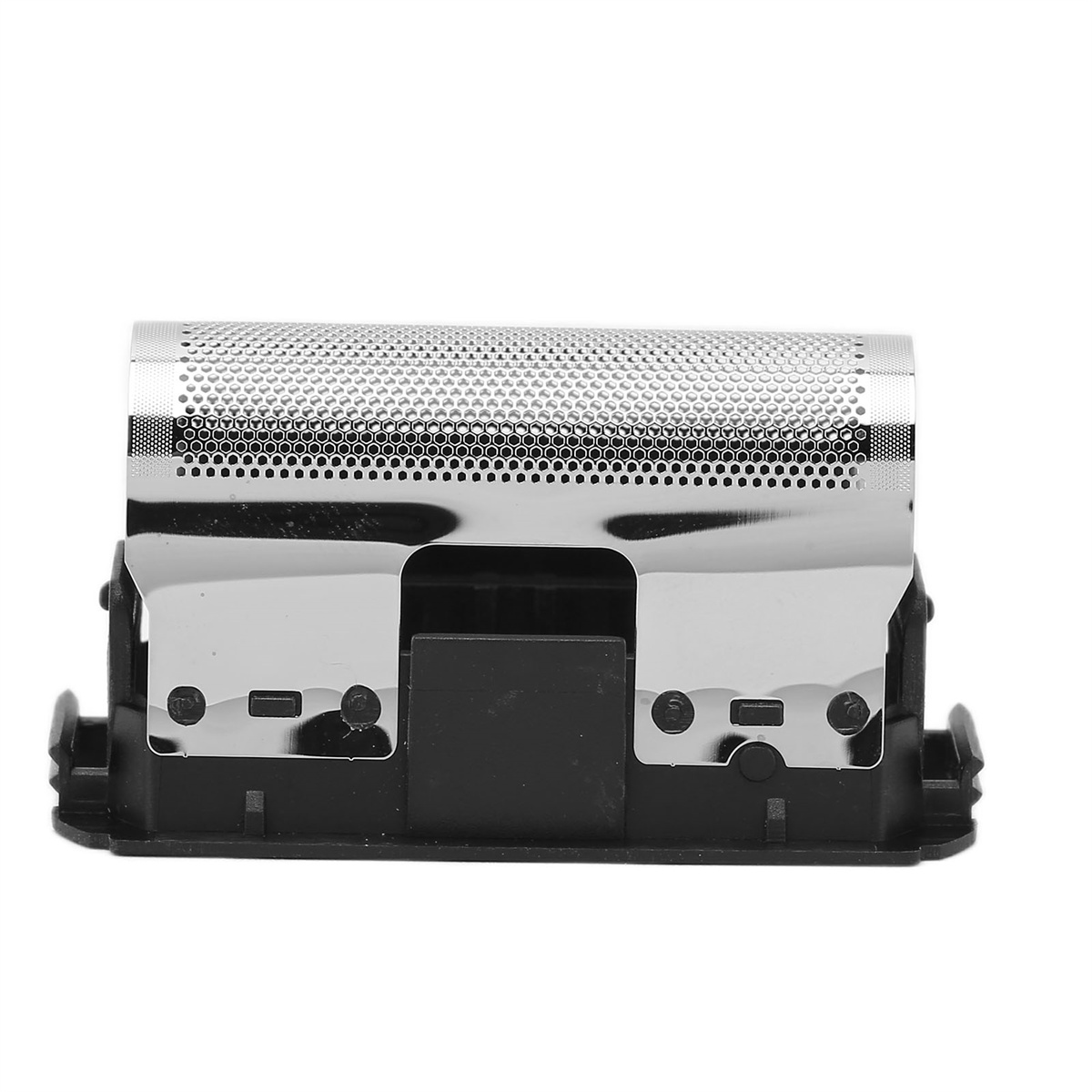 Silberner Rasierkopf mit Perforationen und schwarzem Sockel. Nahaufnahme.