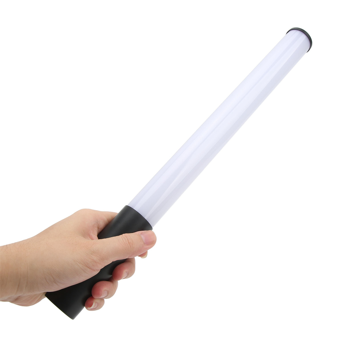 Eine Hand, die eine weiße und schwarze LED-Lichtröhre hält.