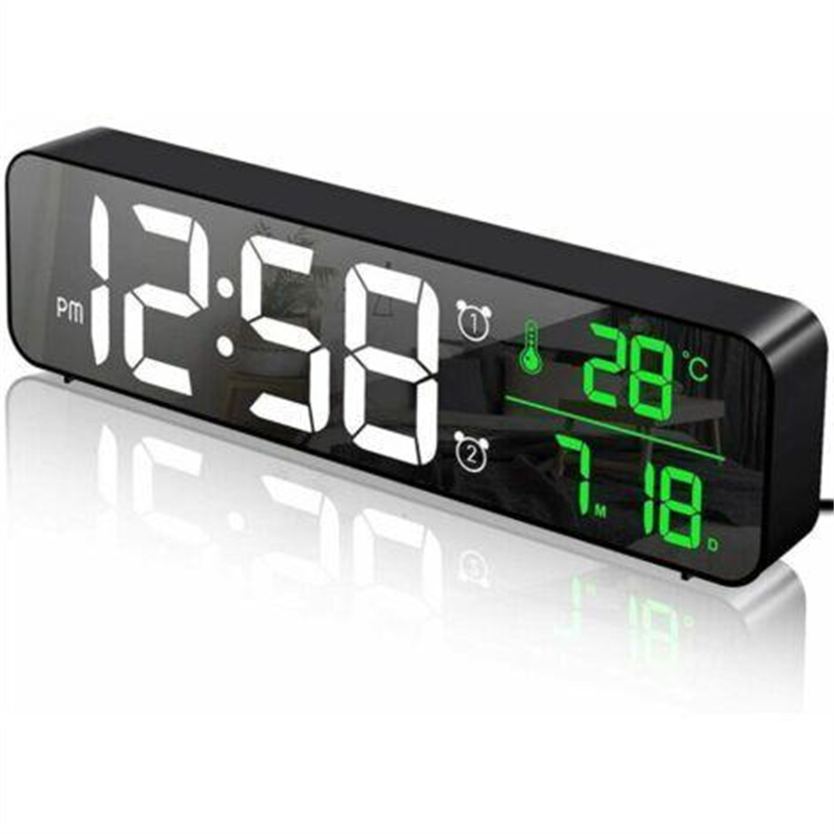 Schwarze Digitaluhr mit großen weißen Ziffern. Zeigt Zeit, Datum und Temperatur an. Spiegelnde Oberfläche.