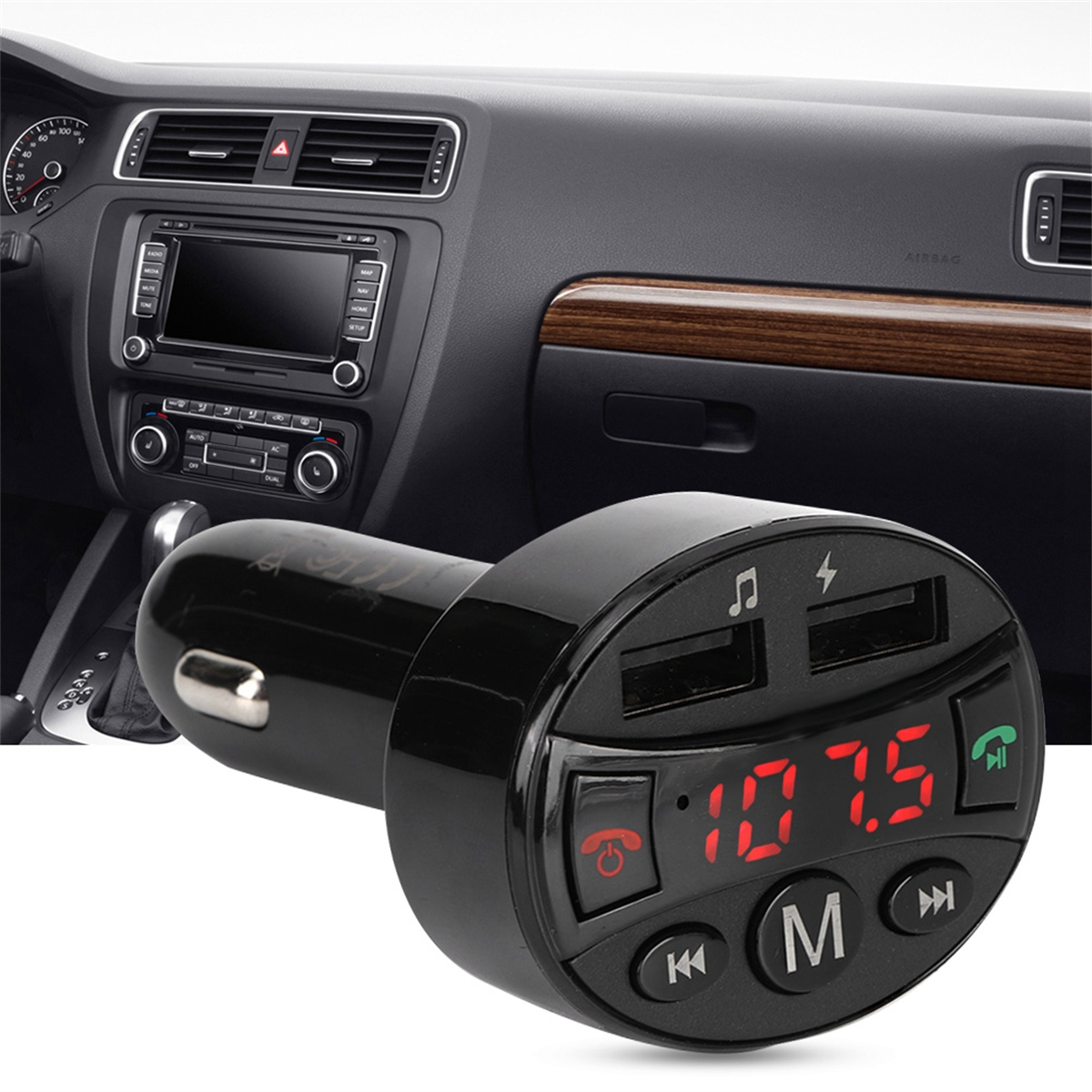 Schwarzes Autoladegerät mit Digitalanzeige 107,5 FM und Tasten.