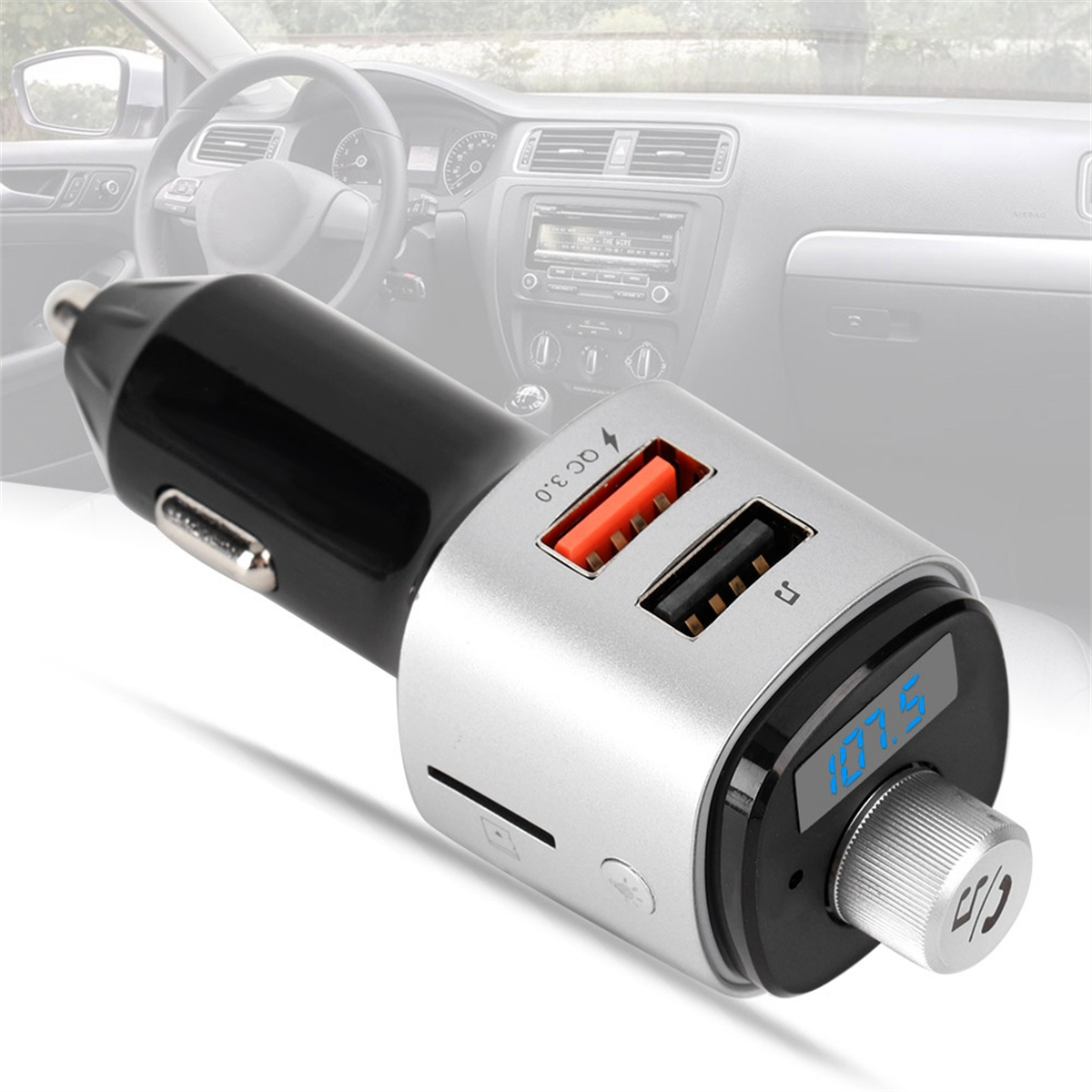 Autoladegerät mit USB-Anschlüssen und Anzeige mit numerischem Wert.