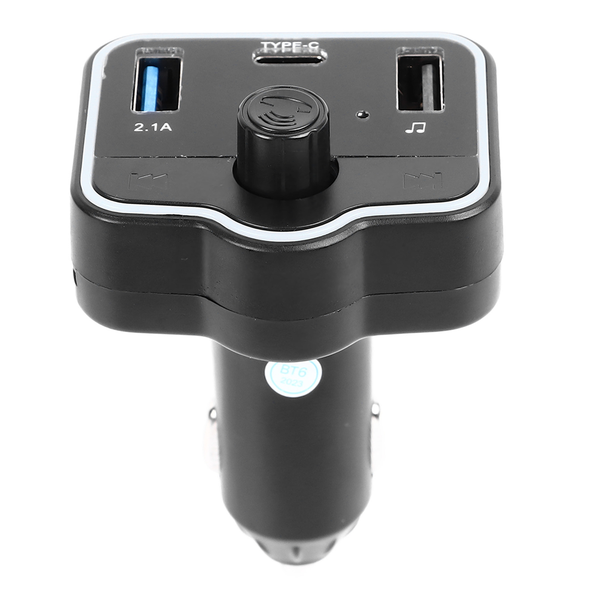 Ein schwarzes Autoladegerät mit USB-Anschlüssen, einem Drehknopf und einem digitalen Display.