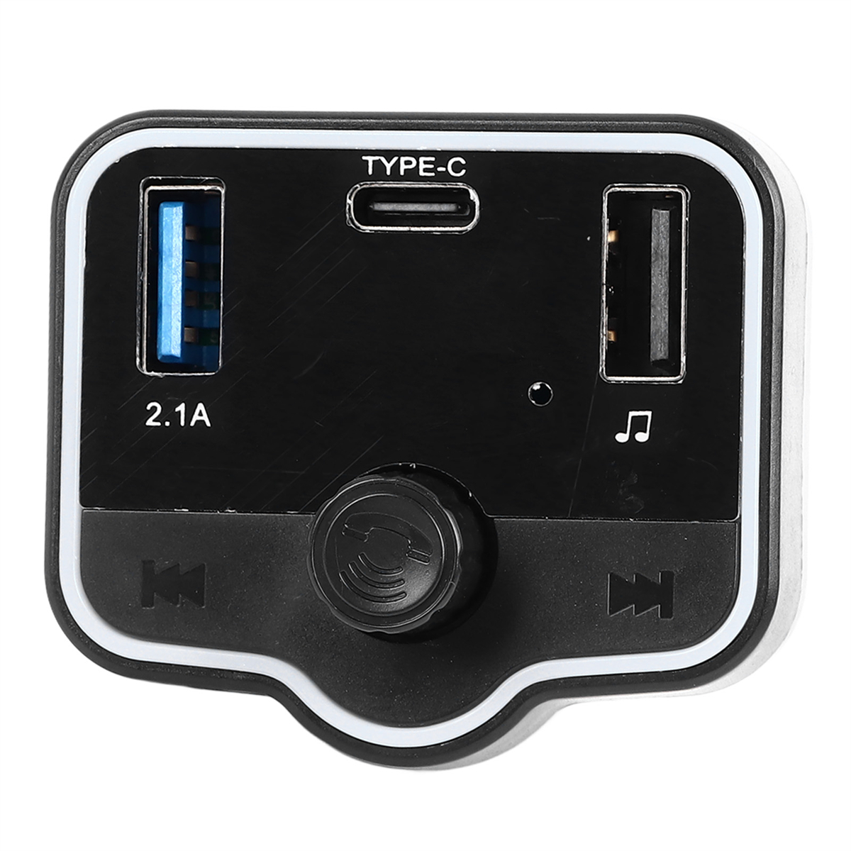 Schwarzes Autoladegerät mit USB- und Typ-C-Anschlüssen. Tasten umfassen Musik-, Lautstärke- und Skip-Steuerung.