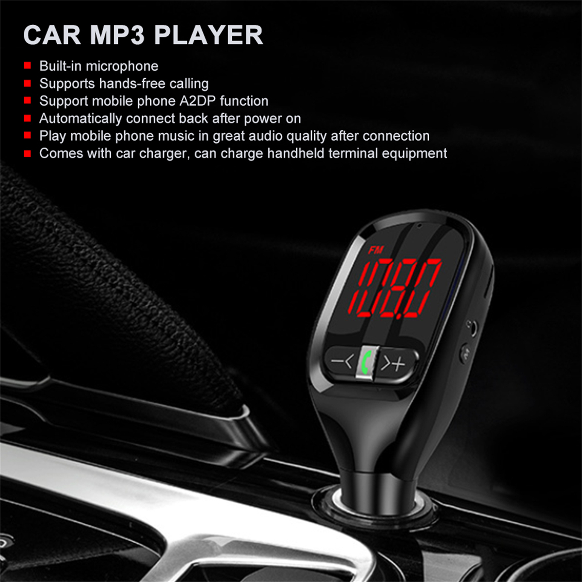Auto-MP3-Player im Zigarettenanzünder des Autos. Er hat eine Digitalanzeige und Knöpfe.