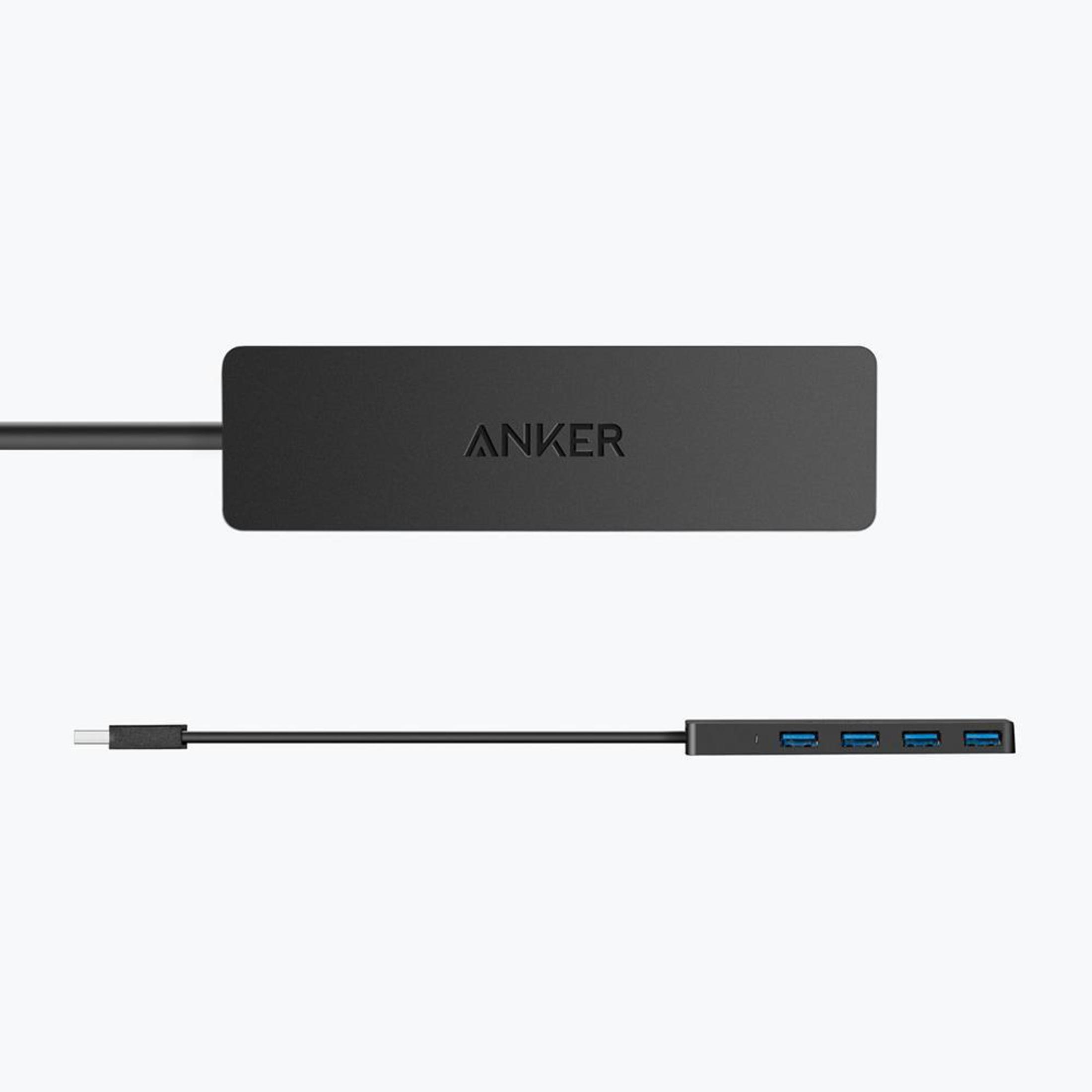 Hub USB Anker nero con 4 porte USB e cavo nero, sfondo bianco.