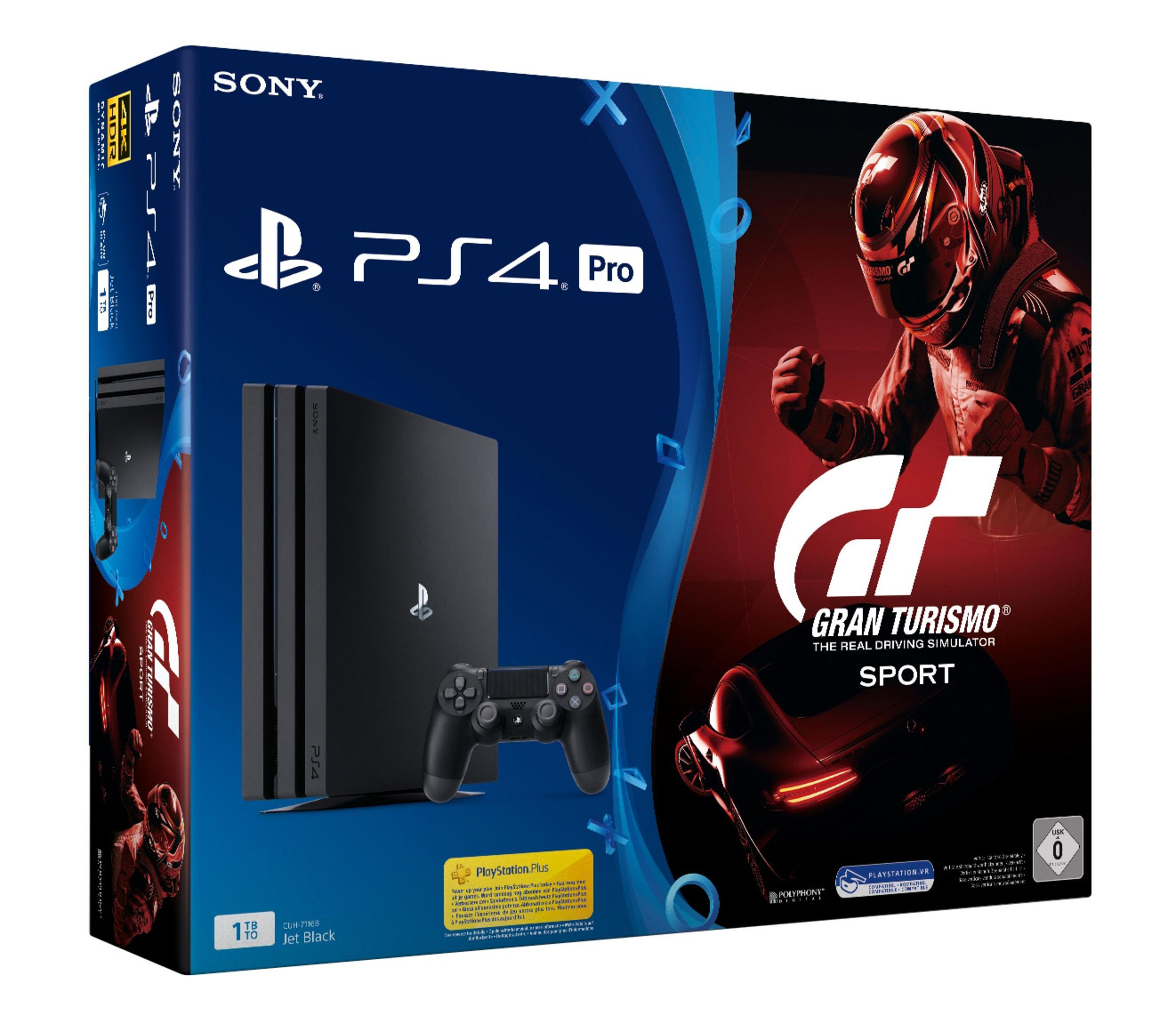 Eine PS4 Pro Konsole und Controller, eine Gran Turismo Spielbox mit Rennwagen, und ein Mann im Rennanzug.