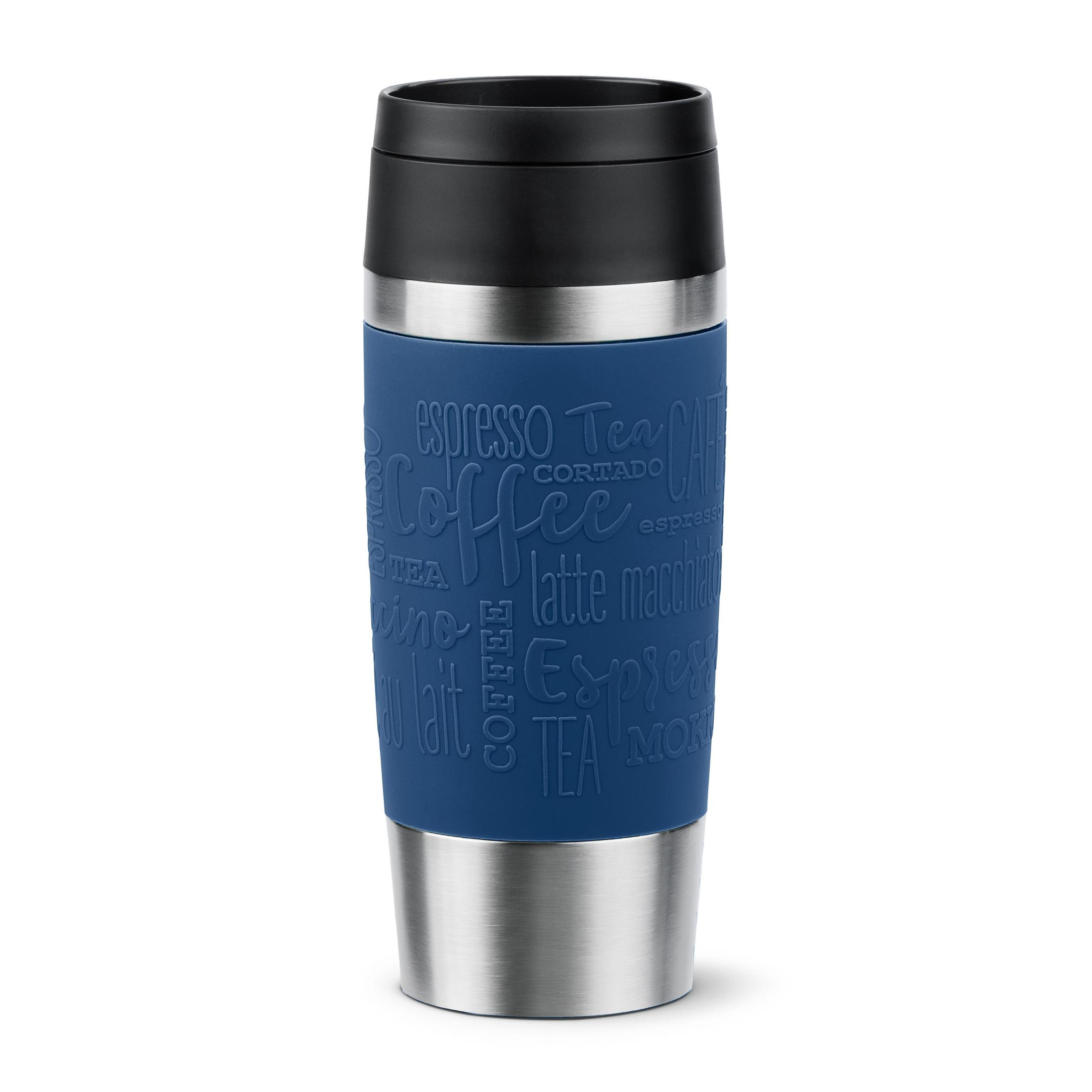 Silberner Reisebecher mit blauem Band mit Kaffeegetränken. Schwarzer Deckel.