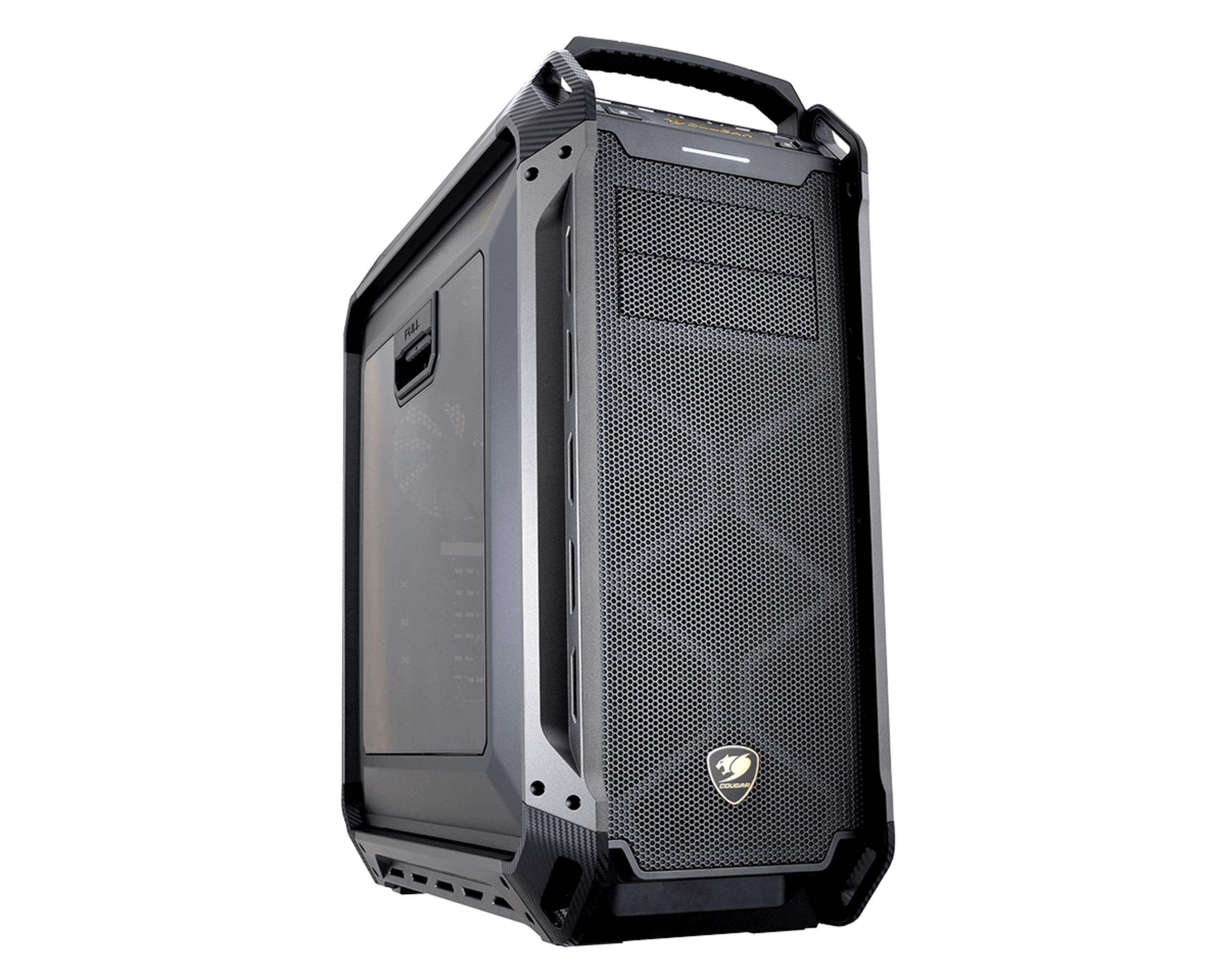 Un case per computer Cougar nero. Ha una maniglia e un pannello frontale a rete con un logo.
