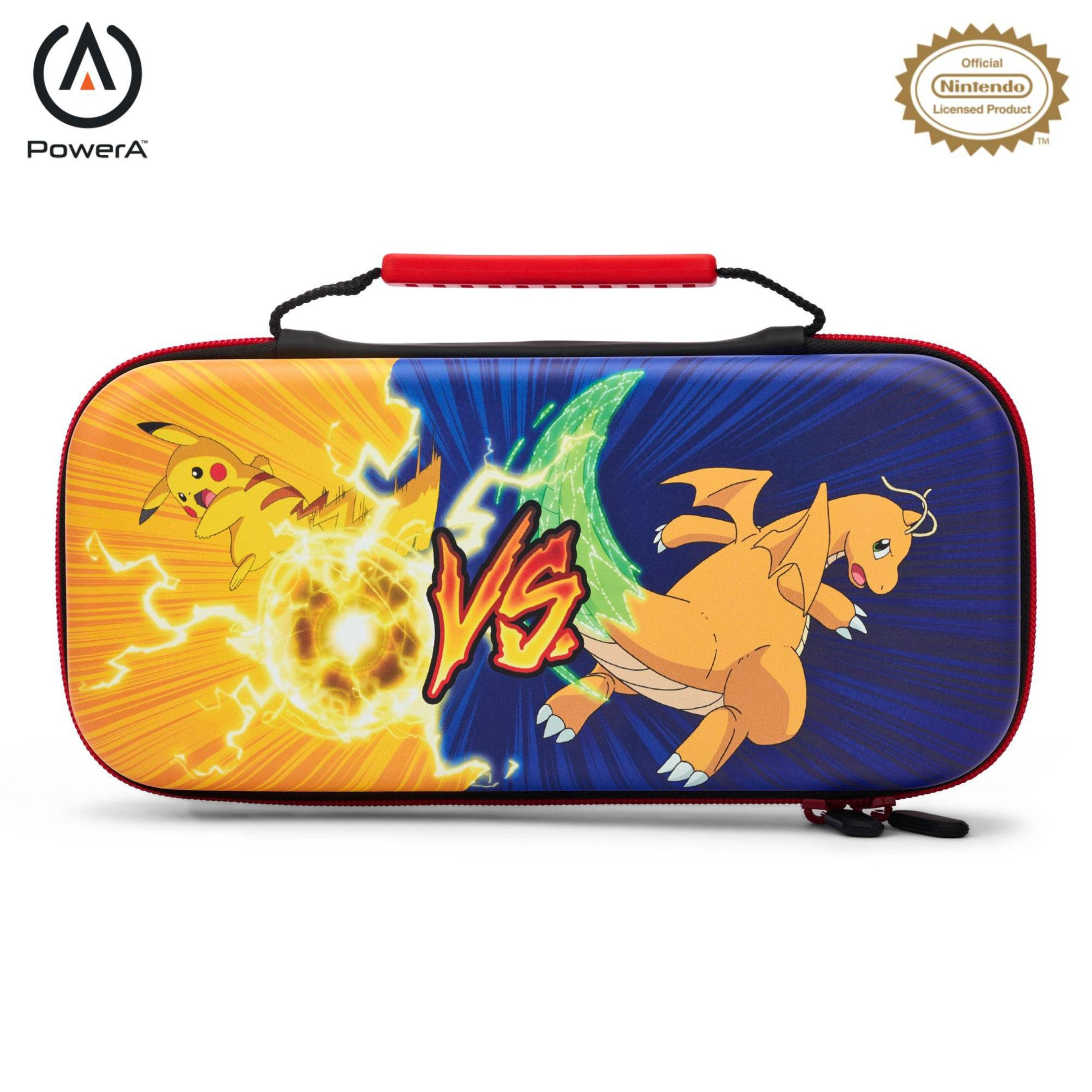 Eine Nintendo Switch-Hülle mit Pikachu gegen Dragonite. Die Hülle ist blau, gelb, rot und schwarz.