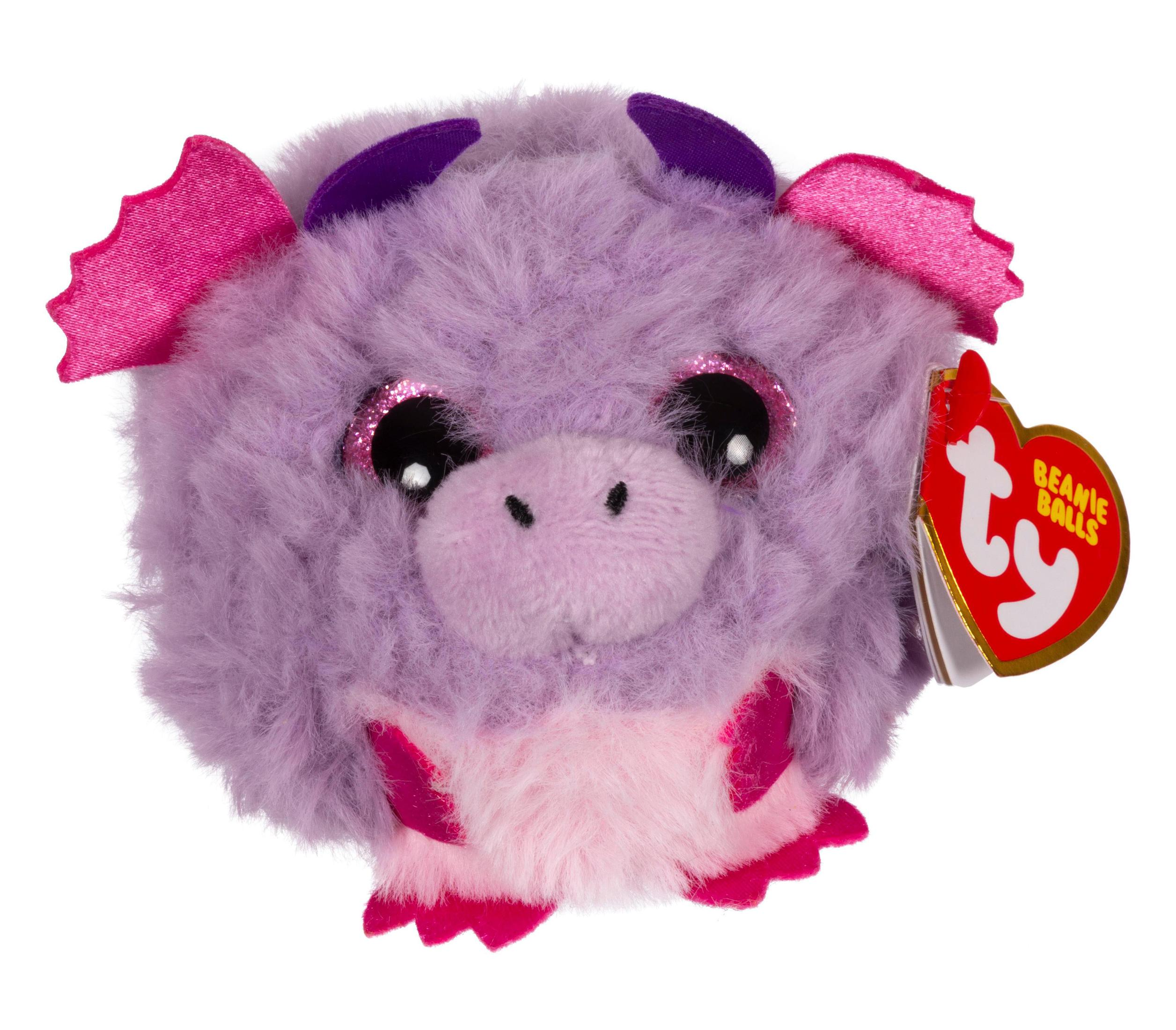 Lila, flauschiges Drachen-Plüschtier mit rosa Flügeln und Füßen, einem roten Anhänger und weißem Hintergrund.