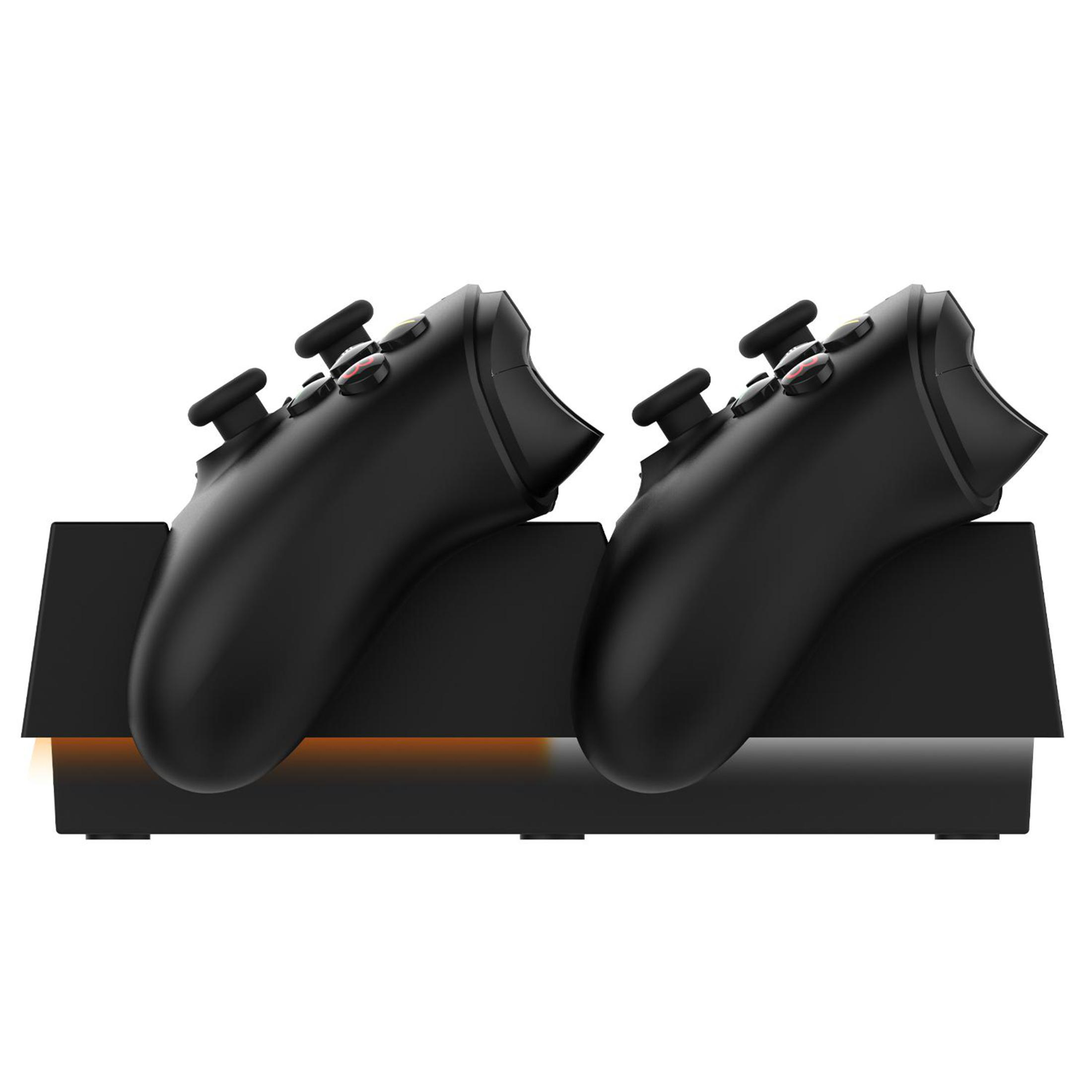 Zwei schwarze Gamecontroller auf einem Ladeständer. Der Ständer hat orangefarbene Lichter.
