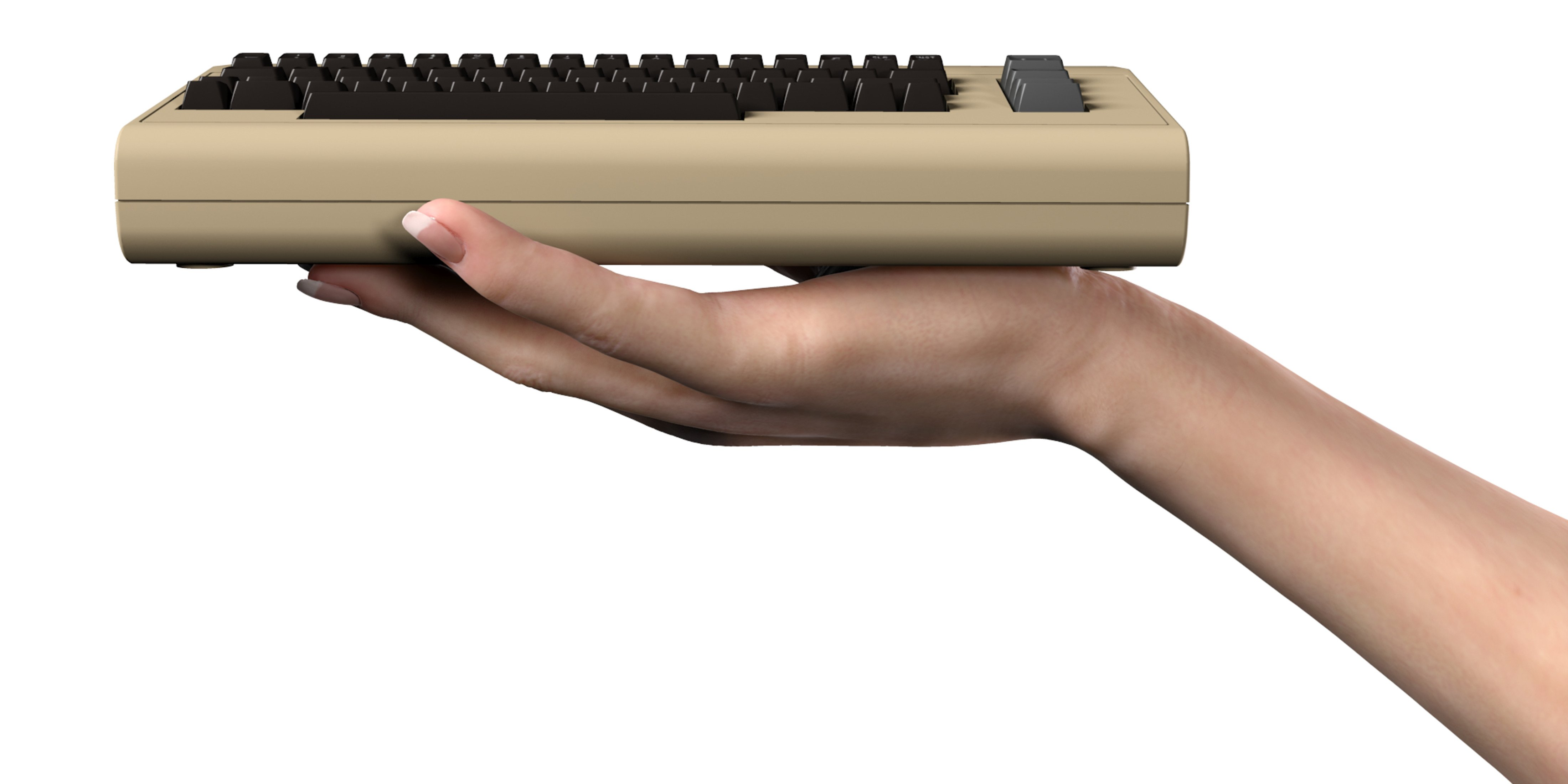 Eine Hand, die eine beige Computertastatur vor weißem Hintergrund hält.