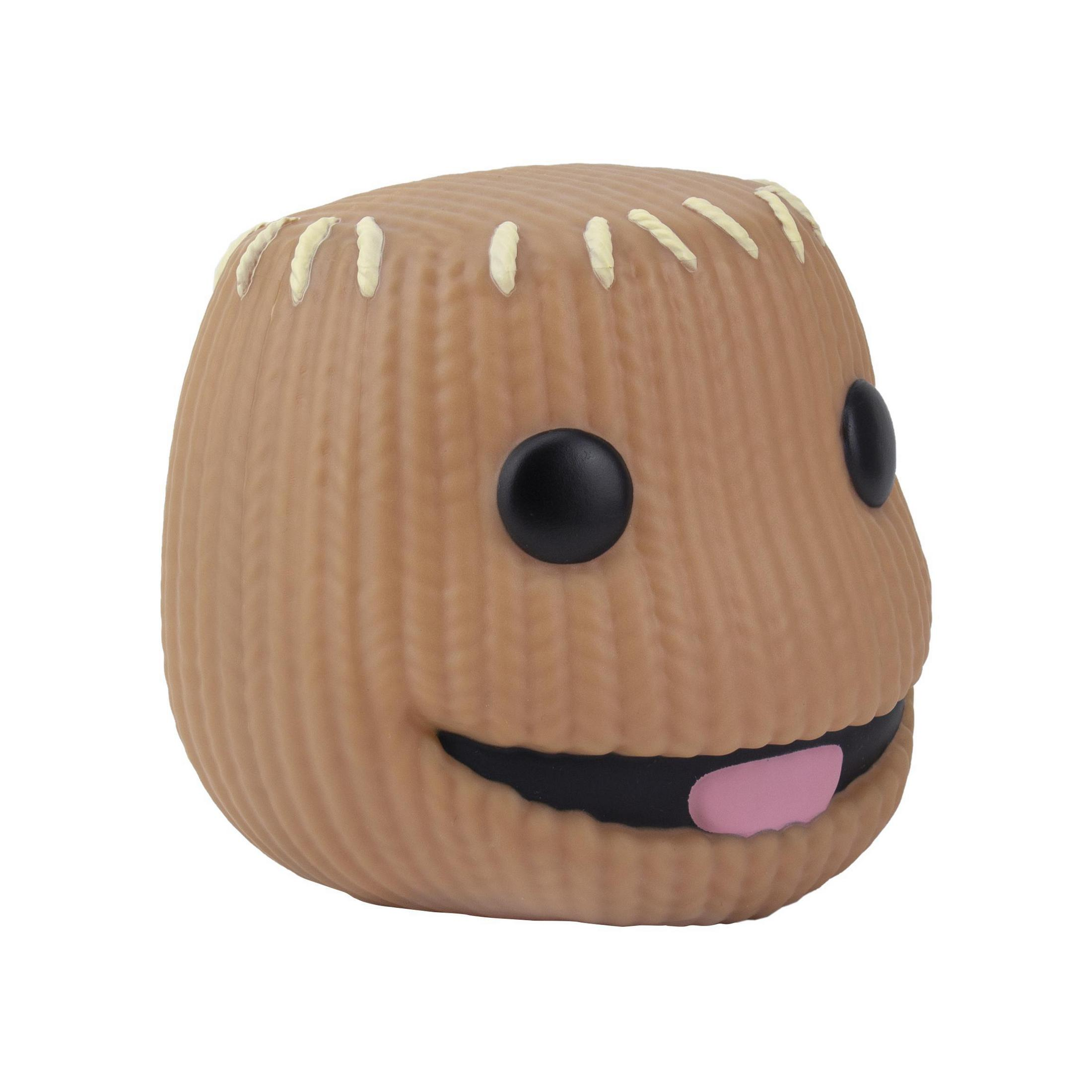 Eine braune, runde Figur aus dem Spiel LittleBigPlanet, mit Nähten und großen schwarzen Augen.