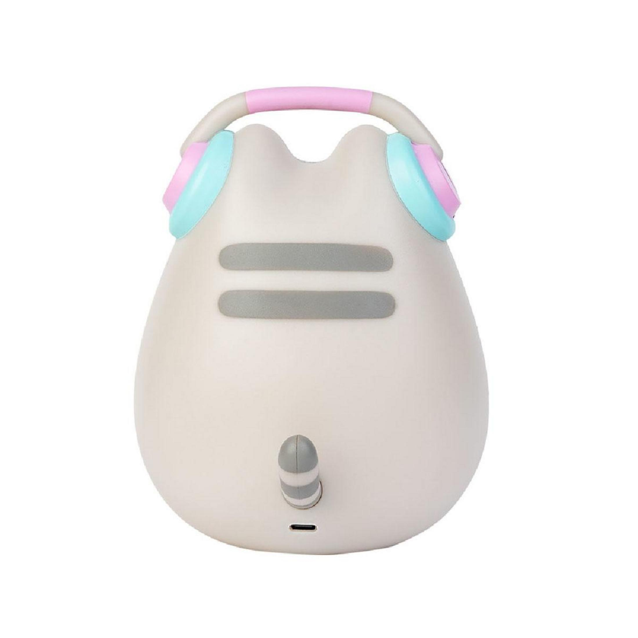 Pusheen-förmige Lampe mit Kopfhörern. Die Lampe ist hellgrau mit blauen und rosa Akzenten.