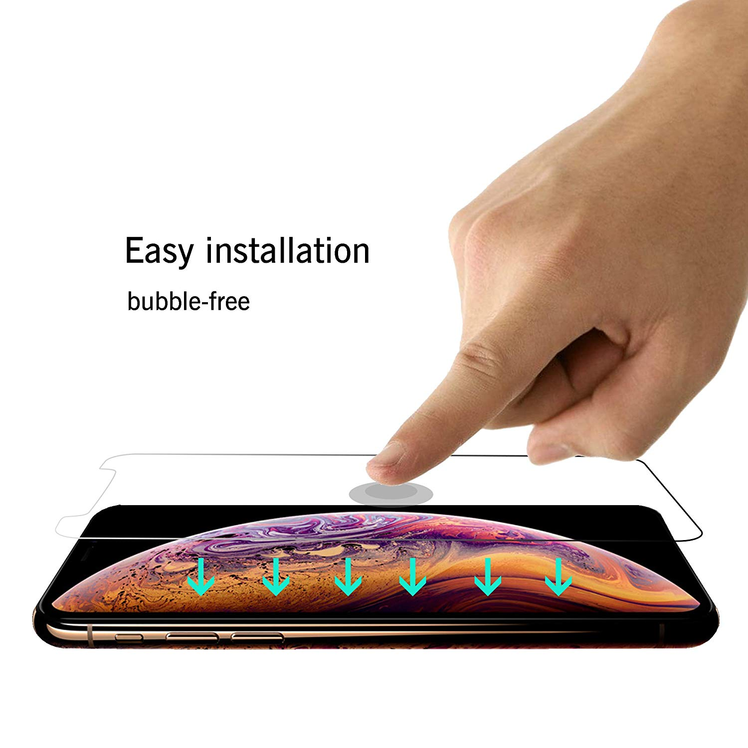 Die Hand einer Person legt einen Displayschutz auf einen Telefonbildschirm.