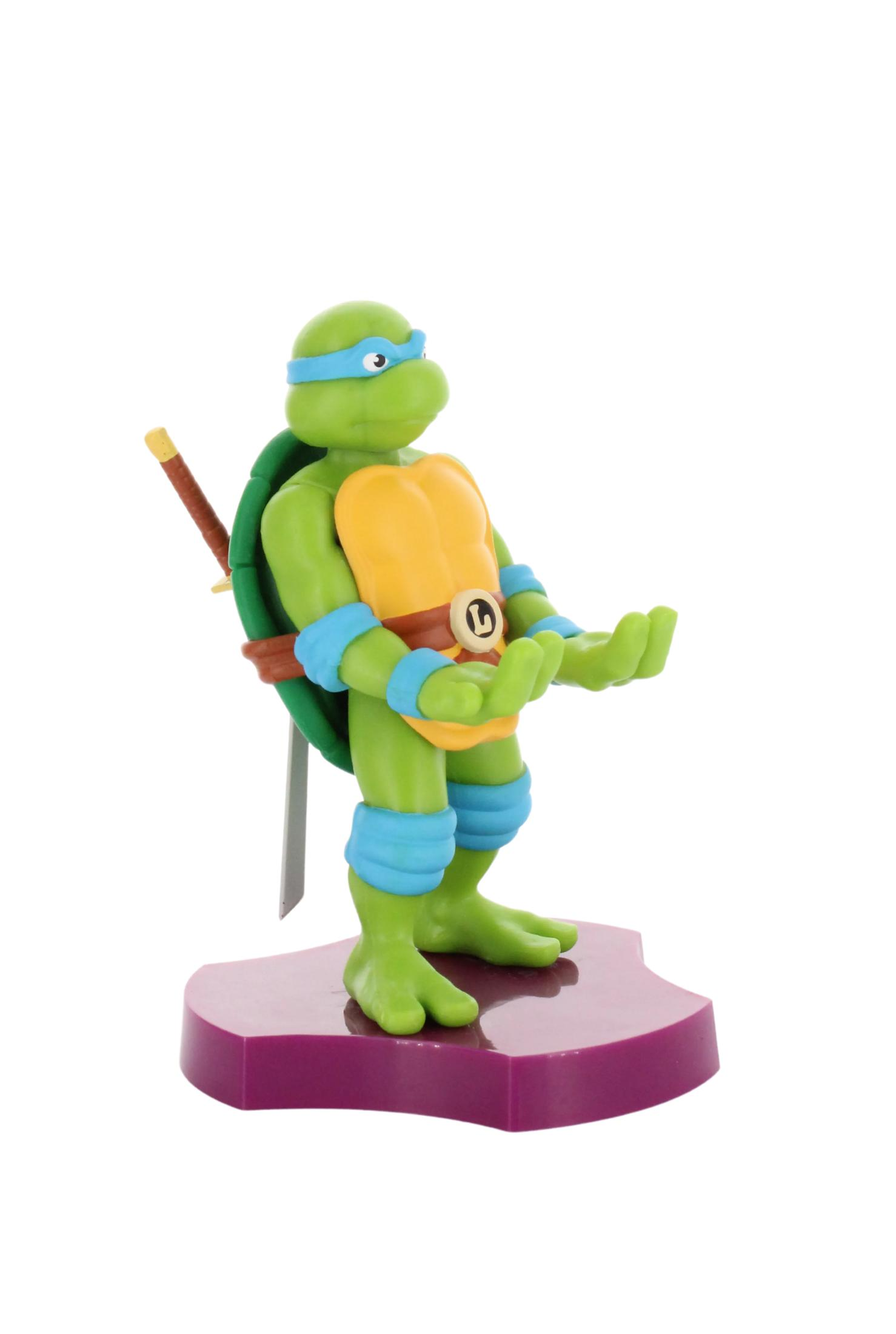 Figurka Leonarda z TMNT, z kataną. Zielone ciało, niebieska maska. Fioletowa podstawa.