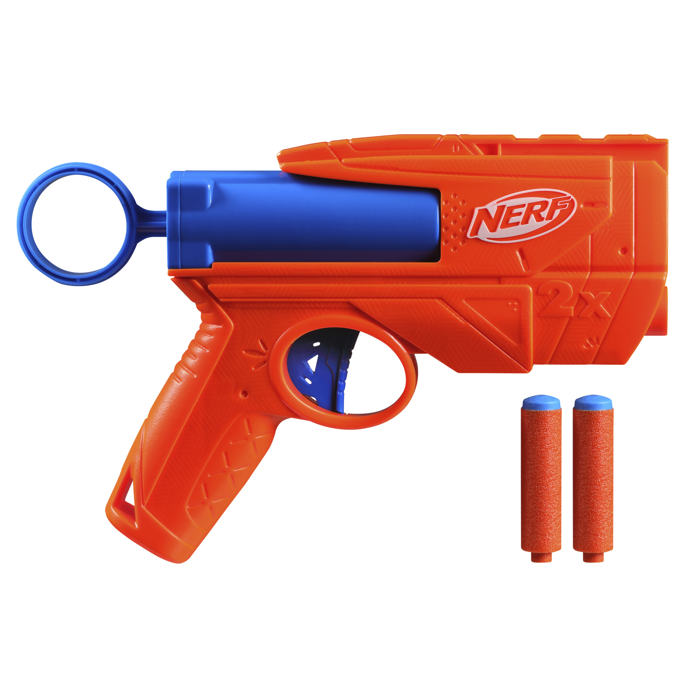 Pistola Nerf naranja con detalles azules y dos dardos naranjas. Fondo blanco.