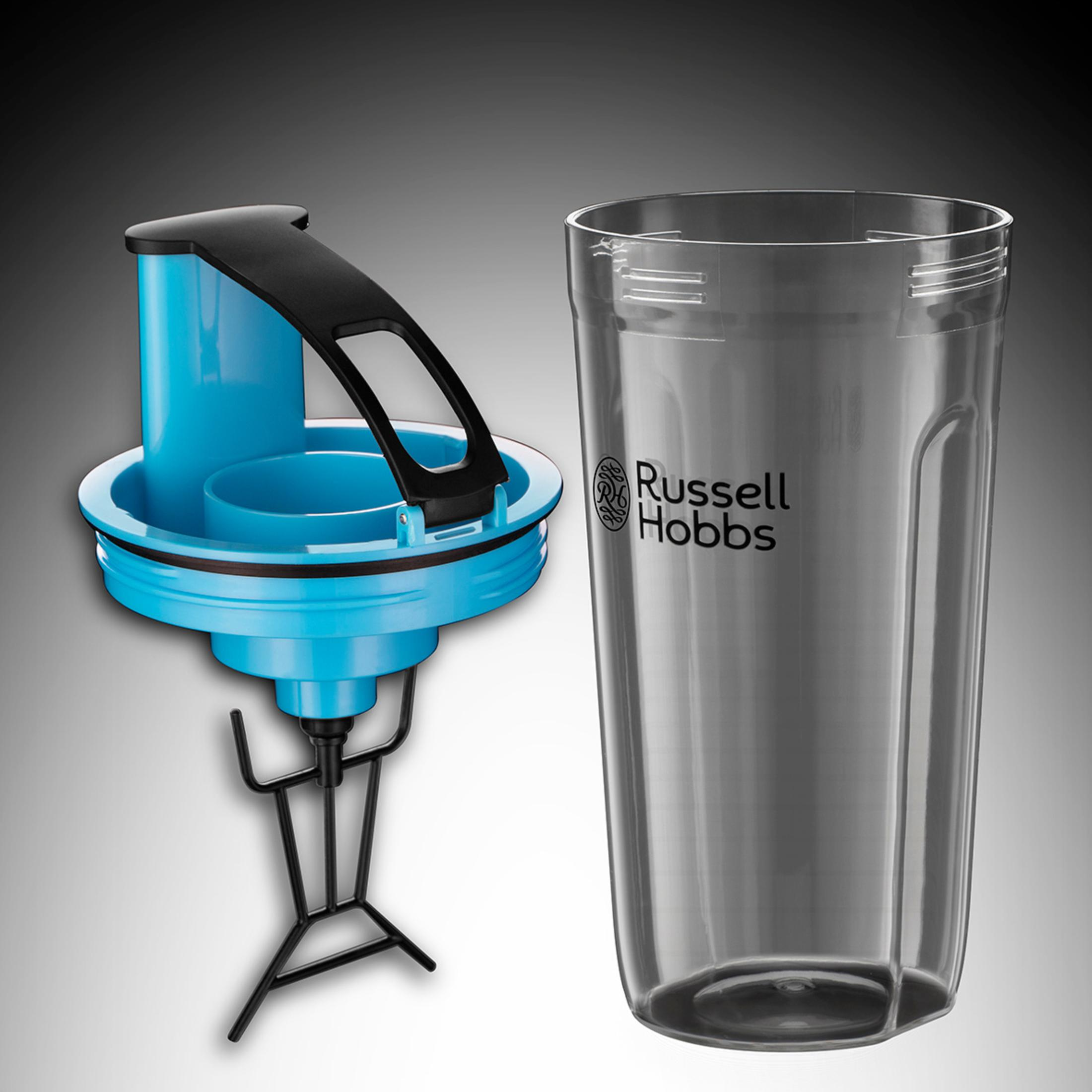 Sökülmüş mavi ve siyah Russell Hobbs blender, şeffaf bir bardakla.