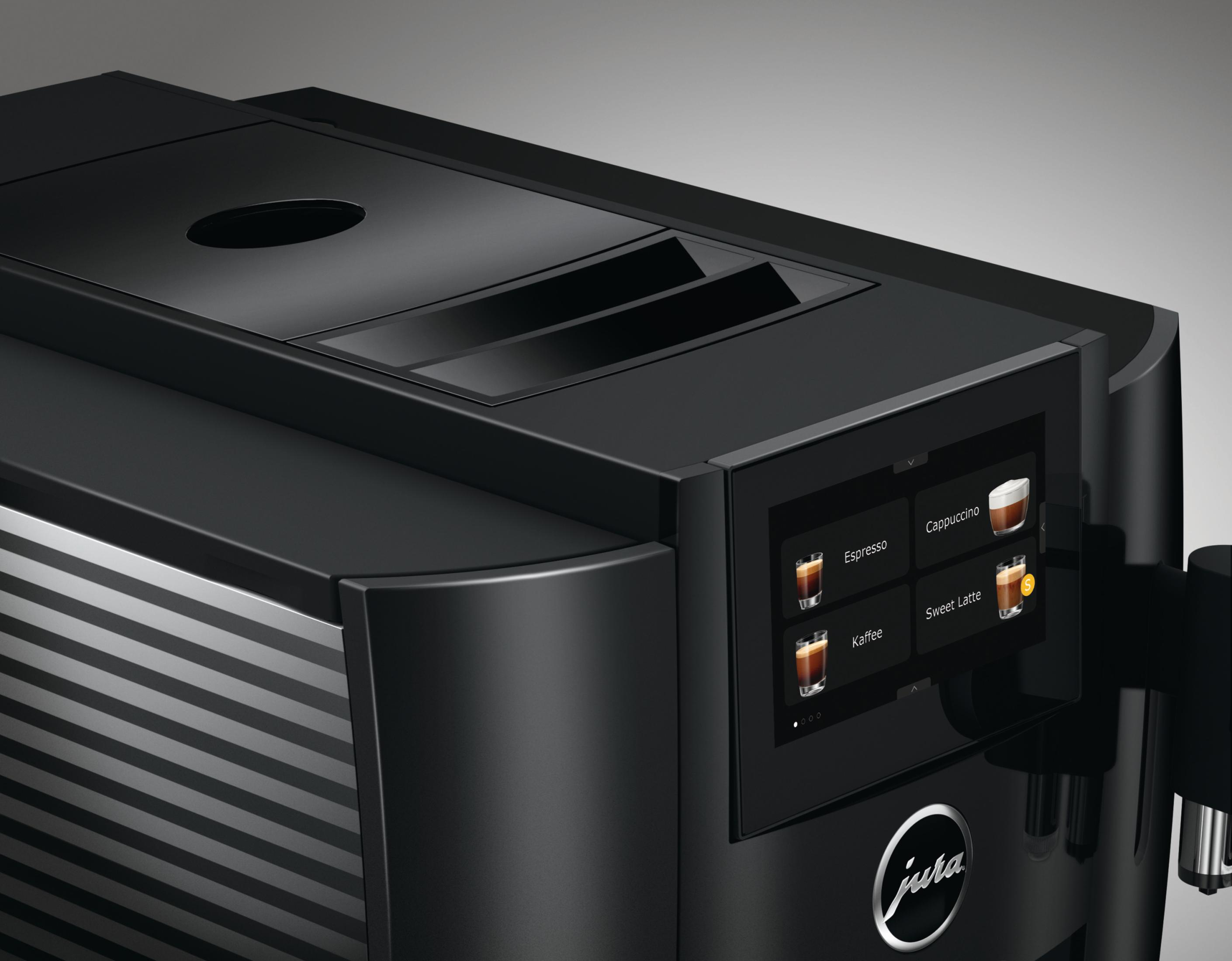 Schwarze Jura-Kaffeemaschine mit Touchscreen-Oberfläche, die Kaffeeoptionen zeigt. Nahaufnahme.