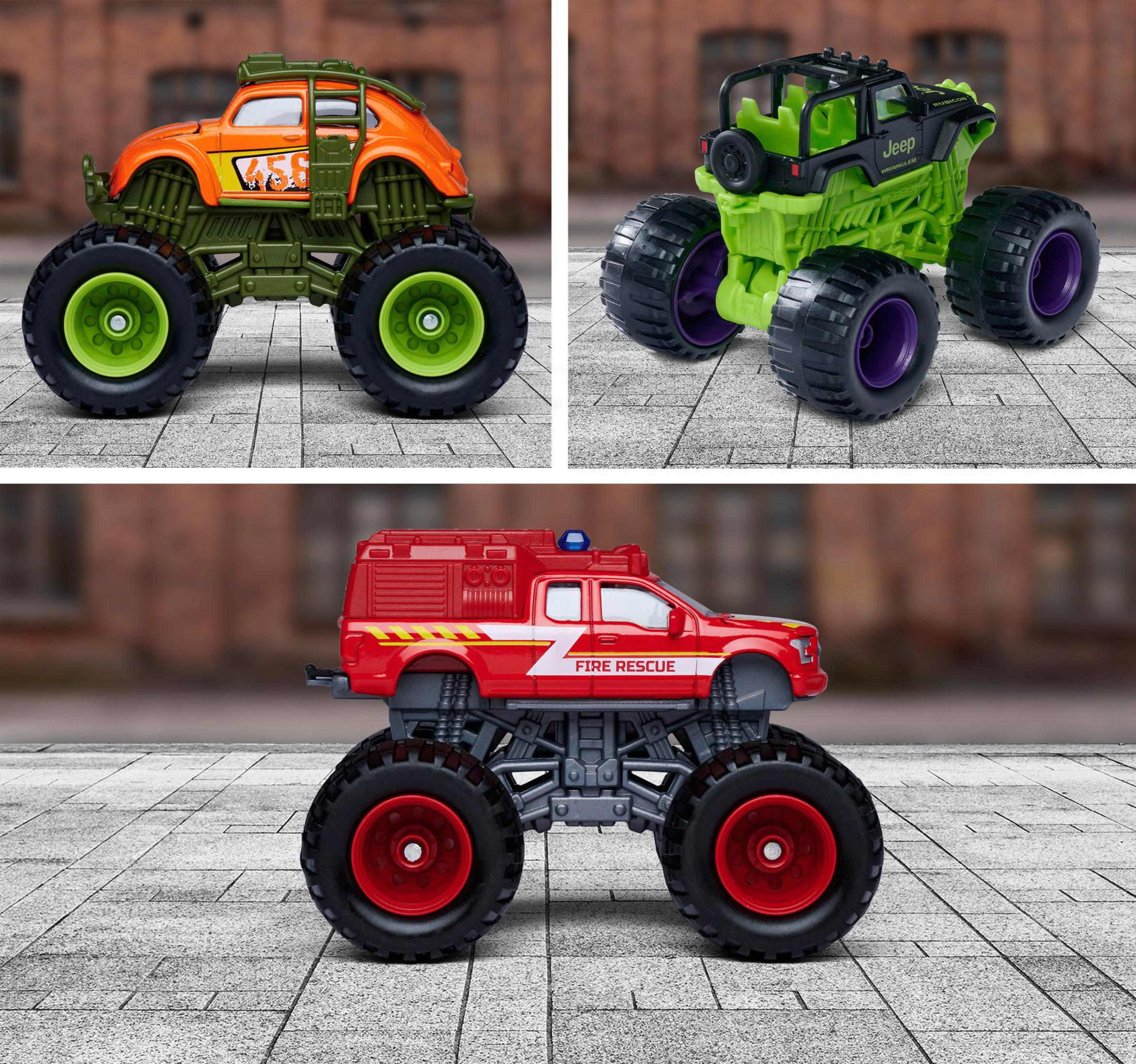 Trzy zabawki monster truck w różnych kolorach: pomarańczowym, zielonym i czerwonym.