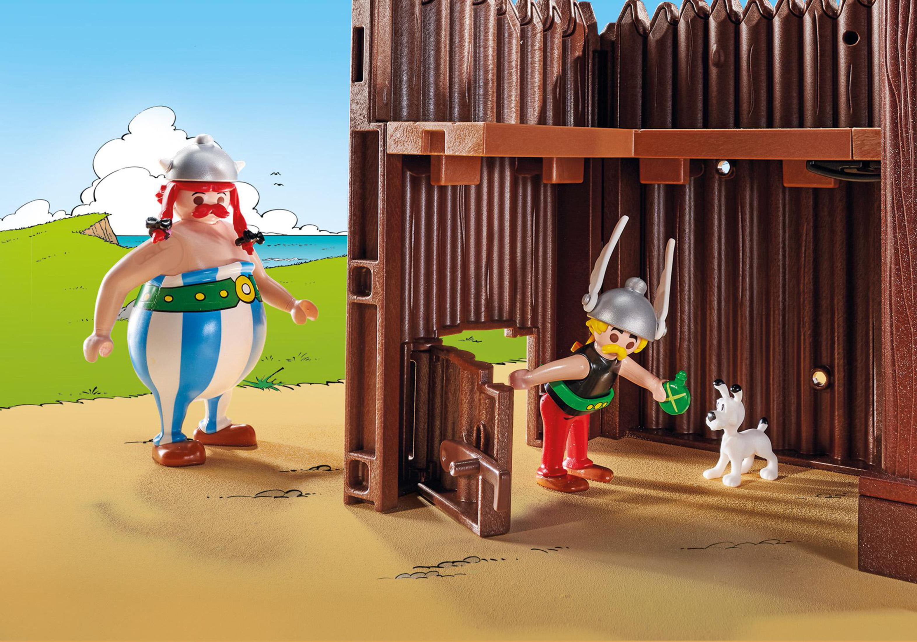 Personaggi giocattolo di Asterix e Obelix in un forte. Asterix è in piedi, Obelix apre una porta e un cane è con lui.