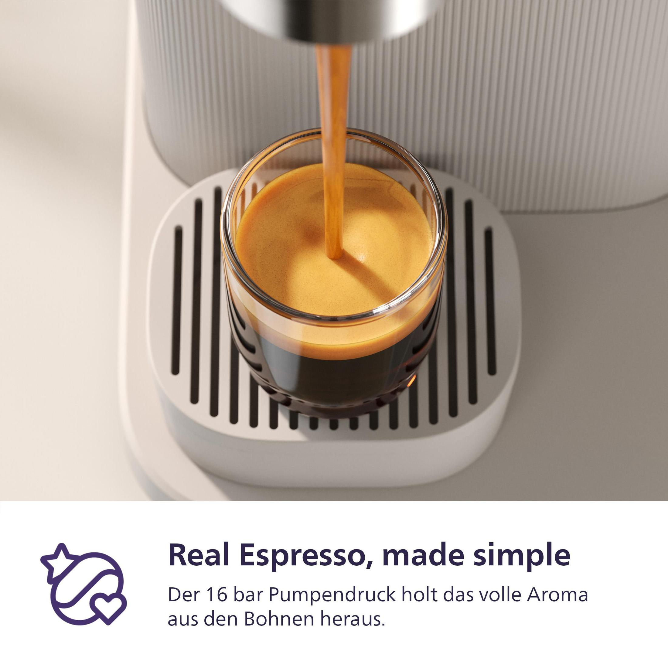 Espresso versato in un bicchiere, con testo: Real Espresso, made simple.