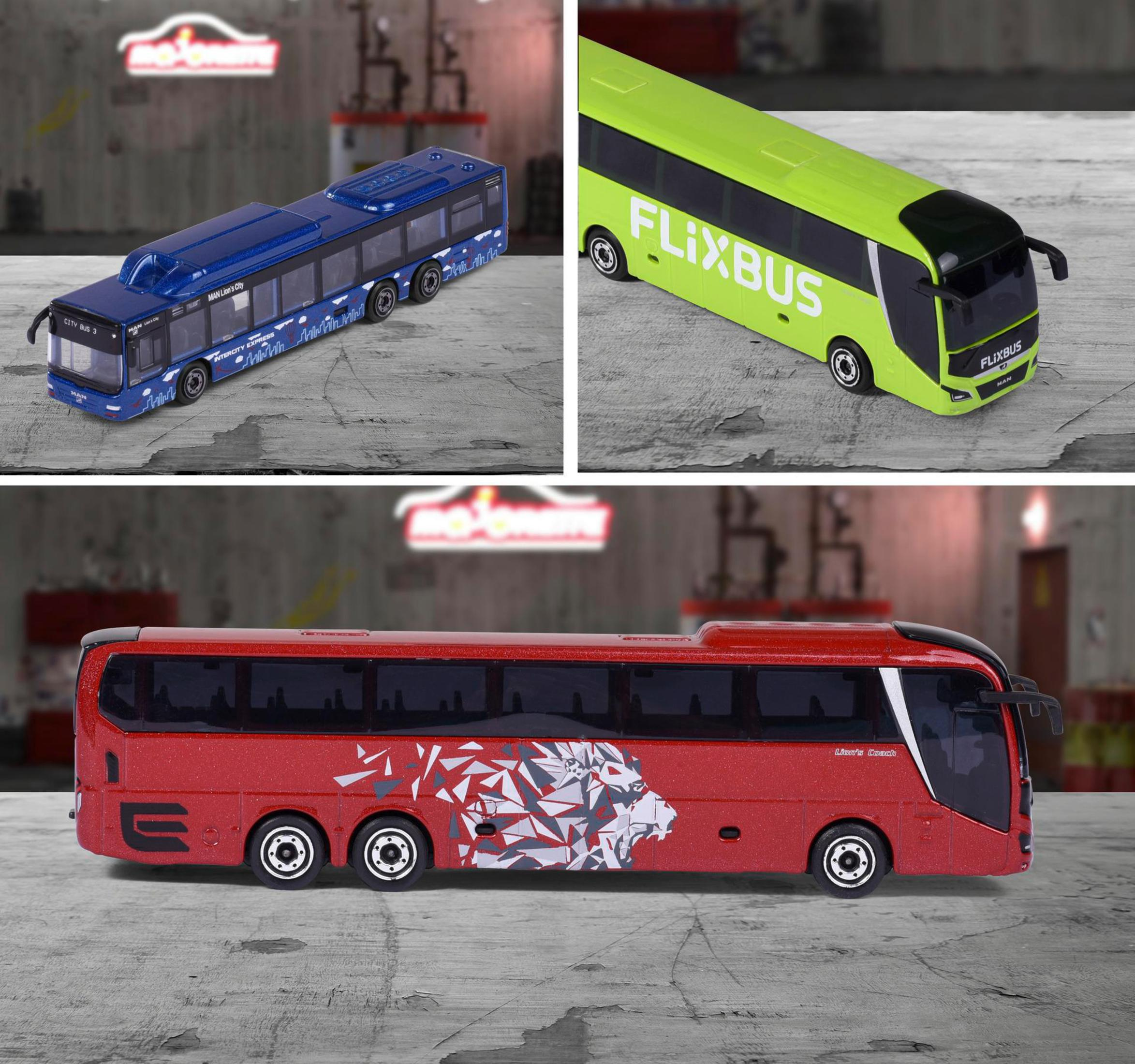 Modele autobusów: niebieski, zielony Flixbus i czerwony Liberty Coach.