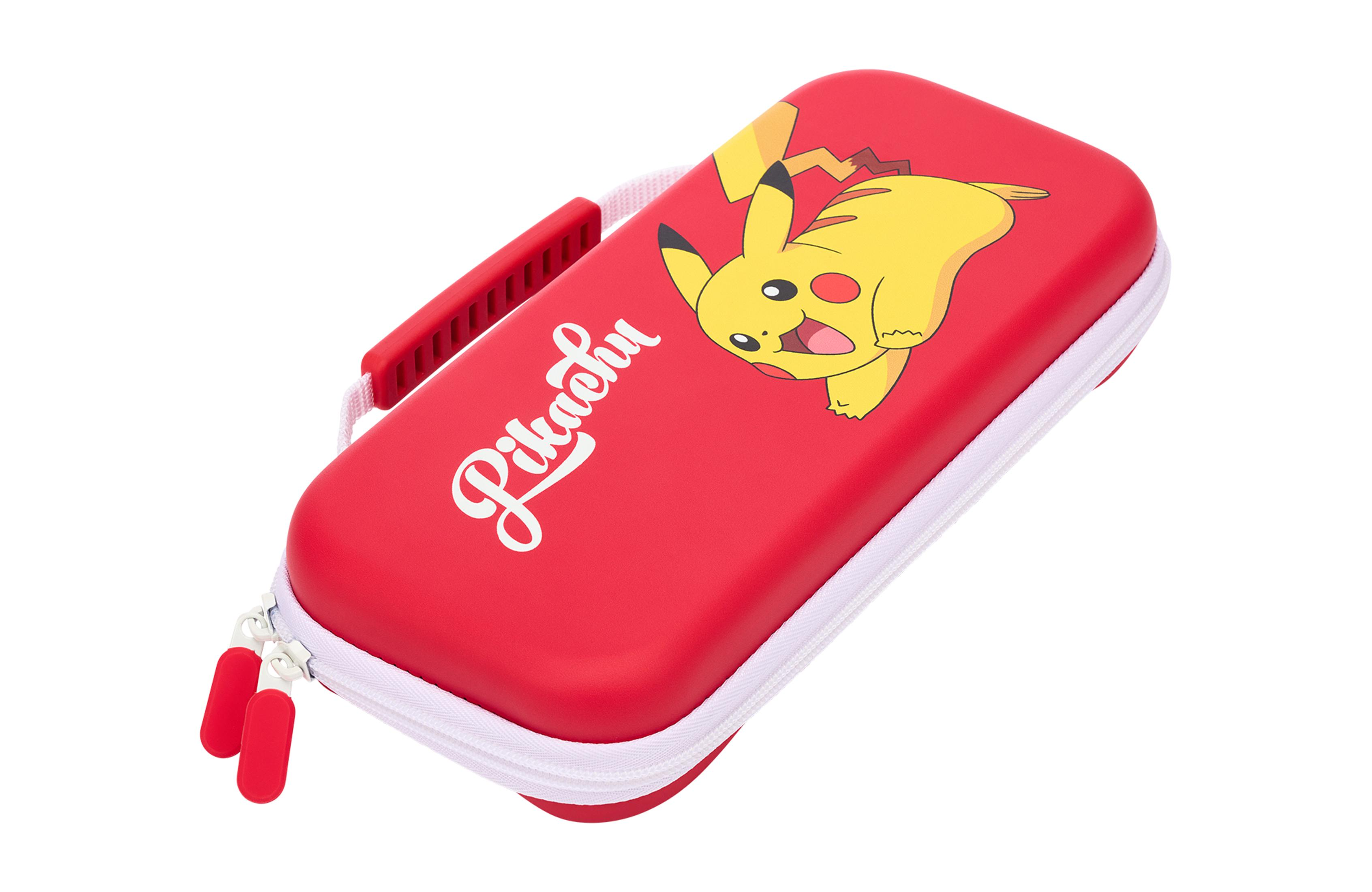 Czerwone etui z grafiką i napisem Pikachu.